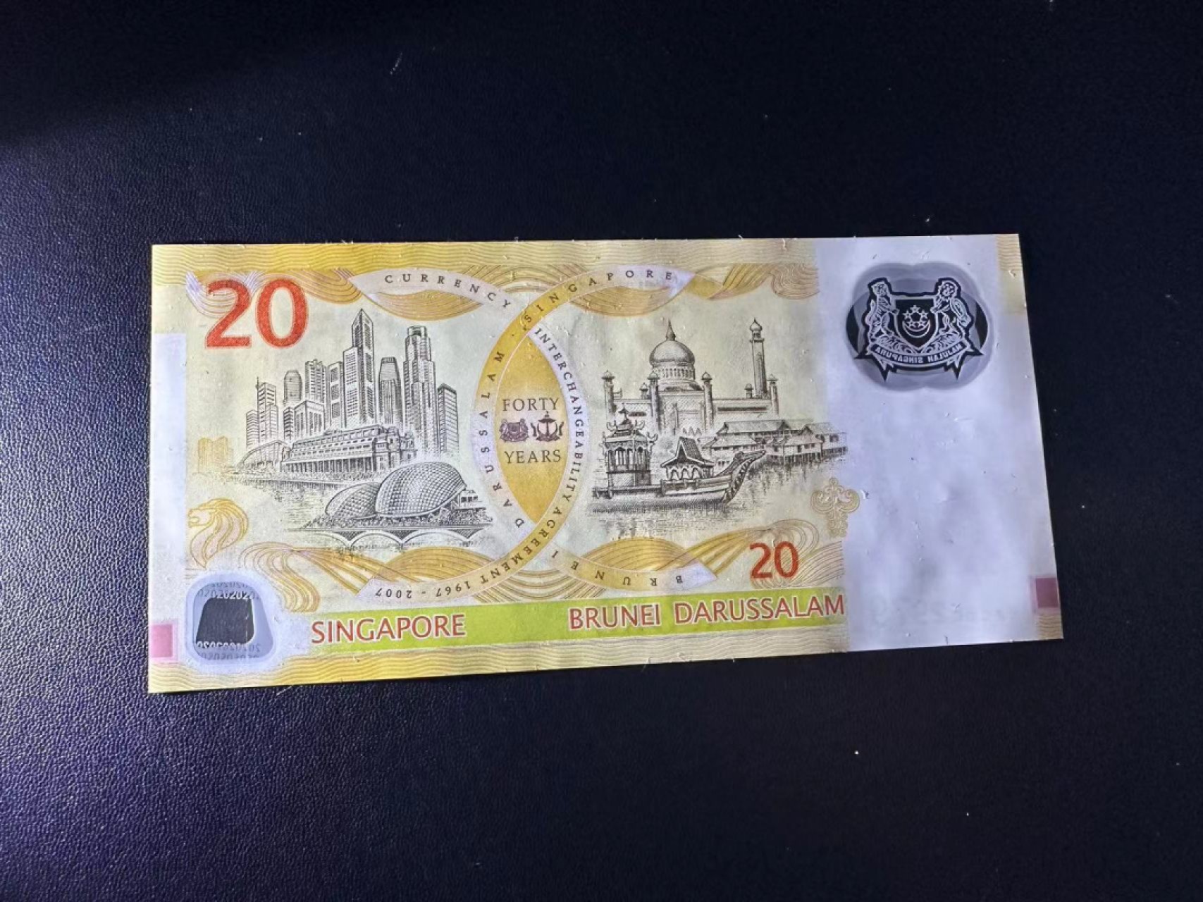 《外钞收藏家》第二百五十一期 新加坡20元 纪念钞 全新 不绝