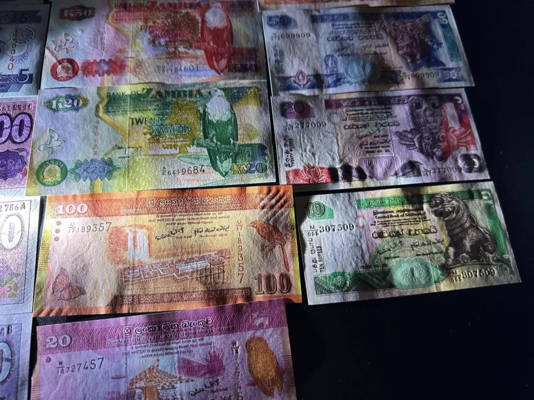 《外钞收藏家》第二百五十一期 五个国家 精美小纸币 全新UNC