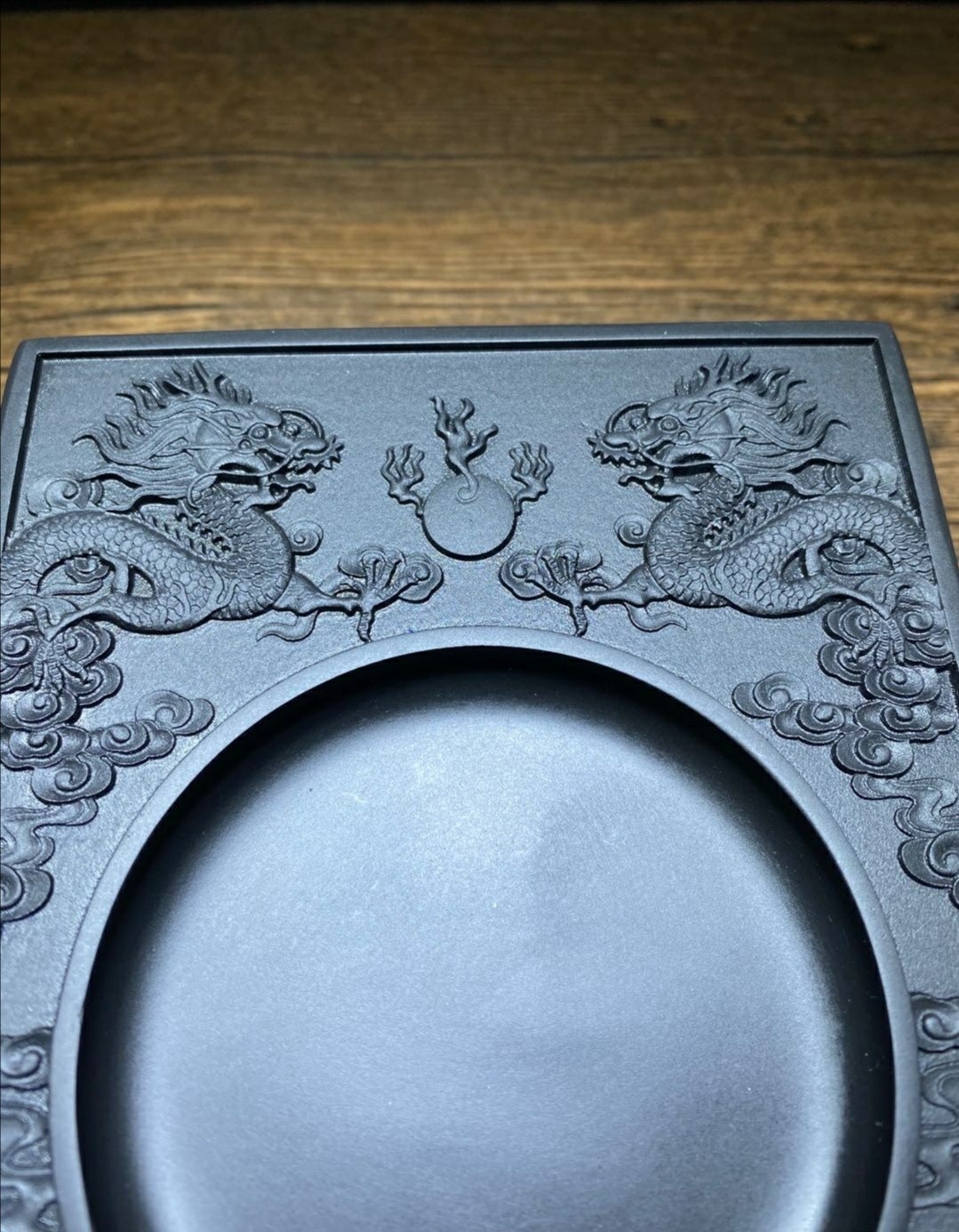 《双龙戏珠》歙砚龙尾砚龙潭坑黑龙潭意境砚文房四宝送礼佳选 《双龙戏珠》歙砚龙尾砚龙潭坑黑龙潭意境砚文房四宝送礼佳选