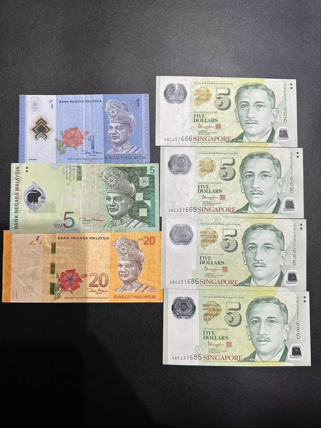 《外钞收藏家》第二百五十一期 马来西亚和新加坡塑料钞 组合七张 都是非全新 新加坡四张无折