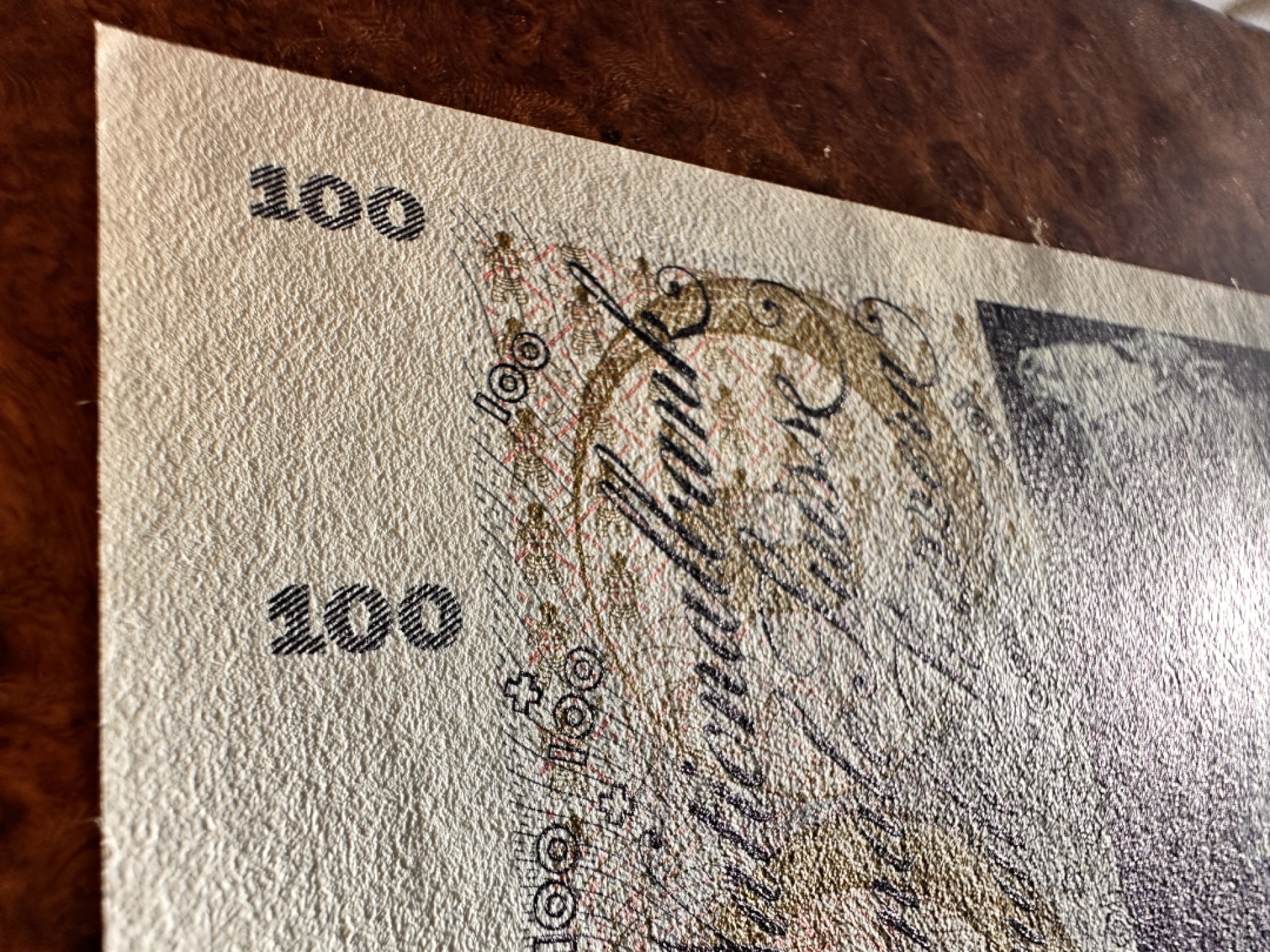 Chase Auction 第19期 - - 外钞、民国钞和人民币混合场！ 瑞士100法郎，圣马丁割袍，品相如图，UNC-，背面上方有轻微压痕，倒置号！