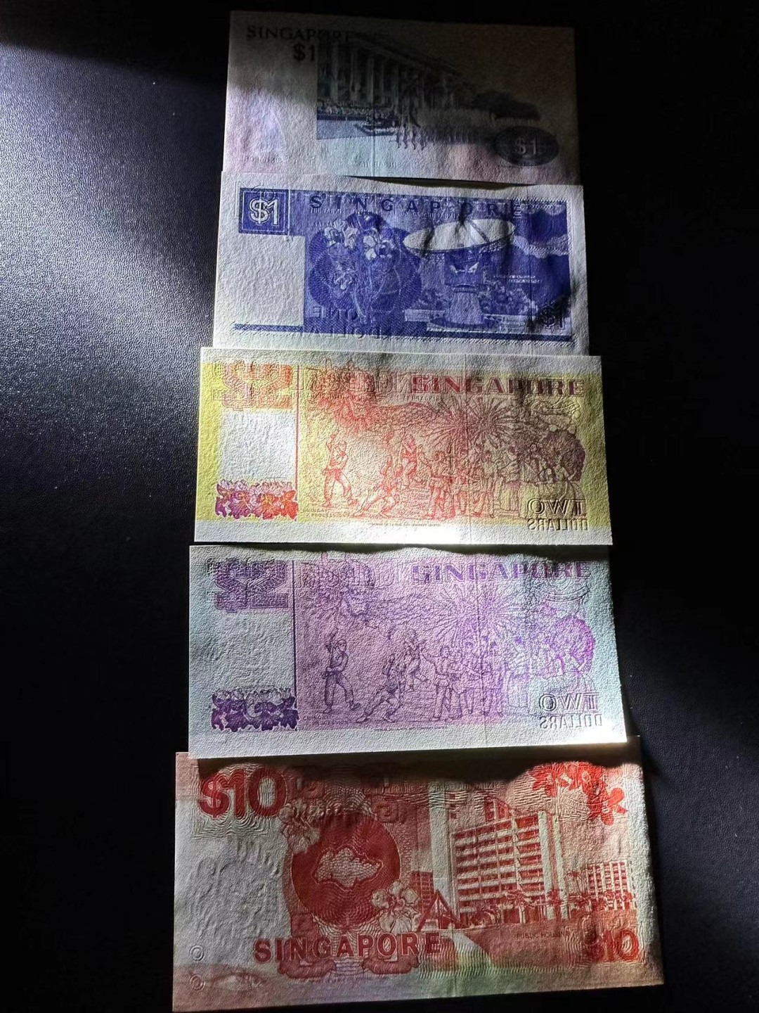 《外钞收藏家》第二百五十一期 新加坡鸟版、船版五张一起 全新 有受潮