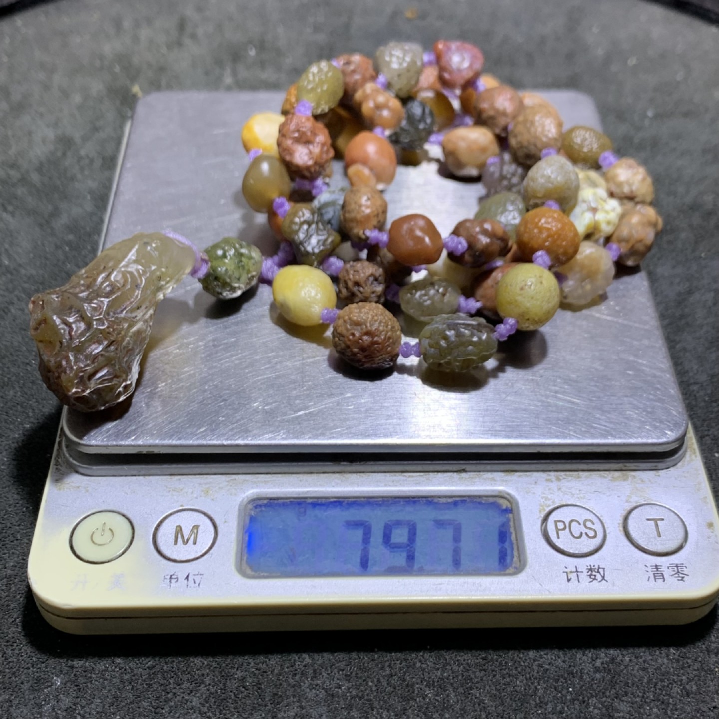 精美鱼籽纹筋脉石玛瑙项链一条
