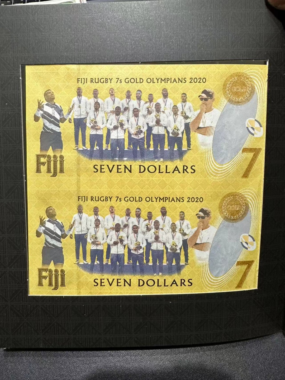 《外钞收藏家》第二百五十一期 2020年斐济奥运纪念钞 两连体 带册子