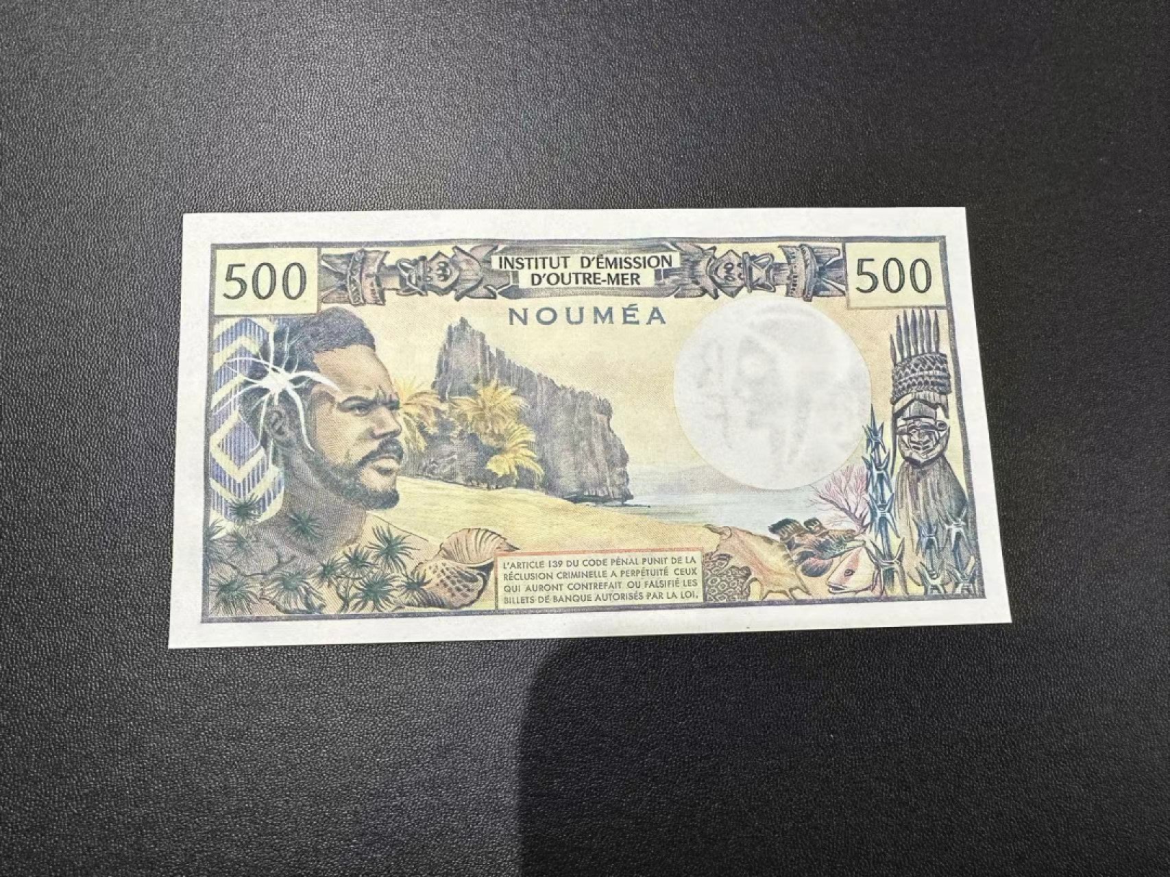 《外钞收藏家》第二百五十一期 法属太平洋500法郎 全新 轻微潮