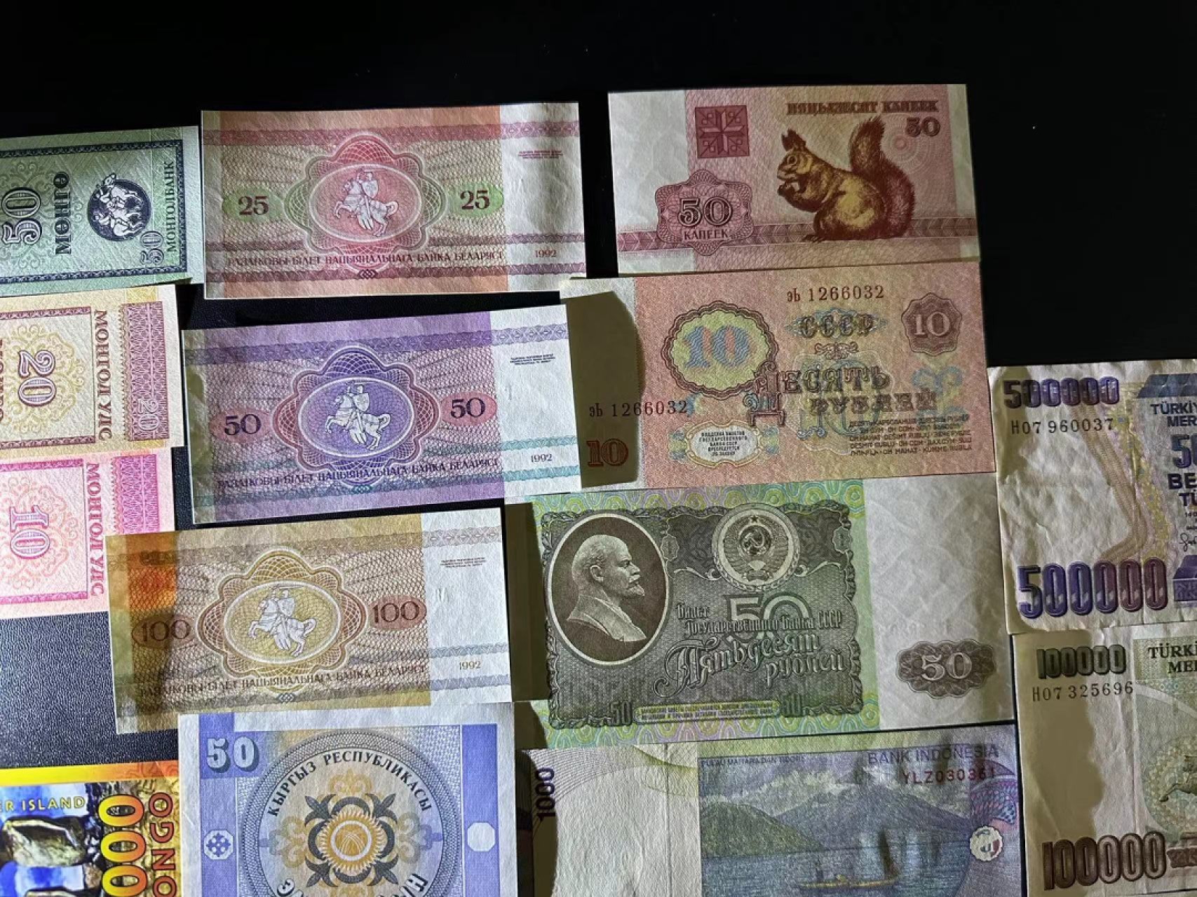 《外钞收藏家》第二百五十一期 23张纸币 杂项 除土耳其外 基本全新