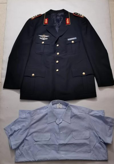 小驴勋章奖章收藏3月18号周六拍卖 - 德国空军中将卡尔海茵茨维尔克，06年担任德国联邦国防军总司令，礼服上衣、短袖衬衫，有兴趣可以维基百科上查看其生平