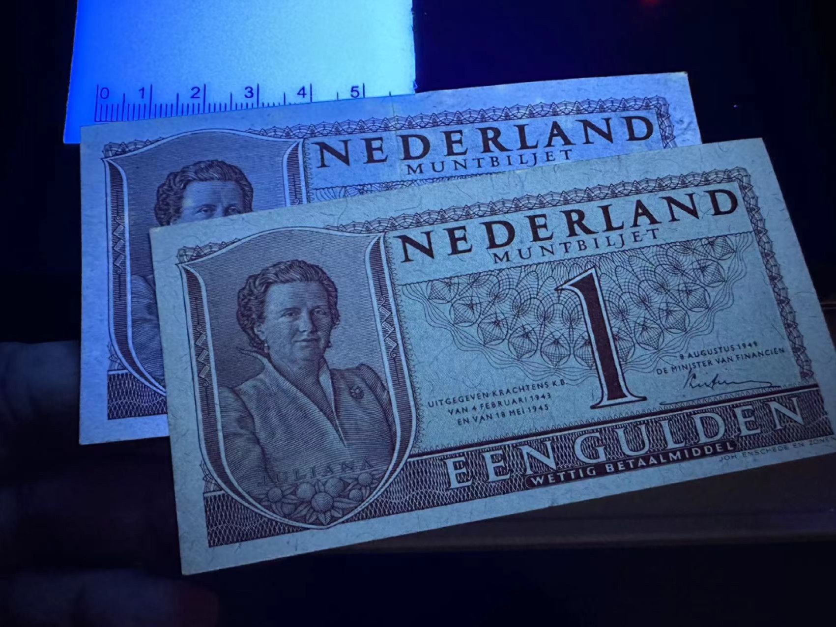 《外钞收藏家》第二百五十一期 1949年荷兰1盾 AU- 请注意品相