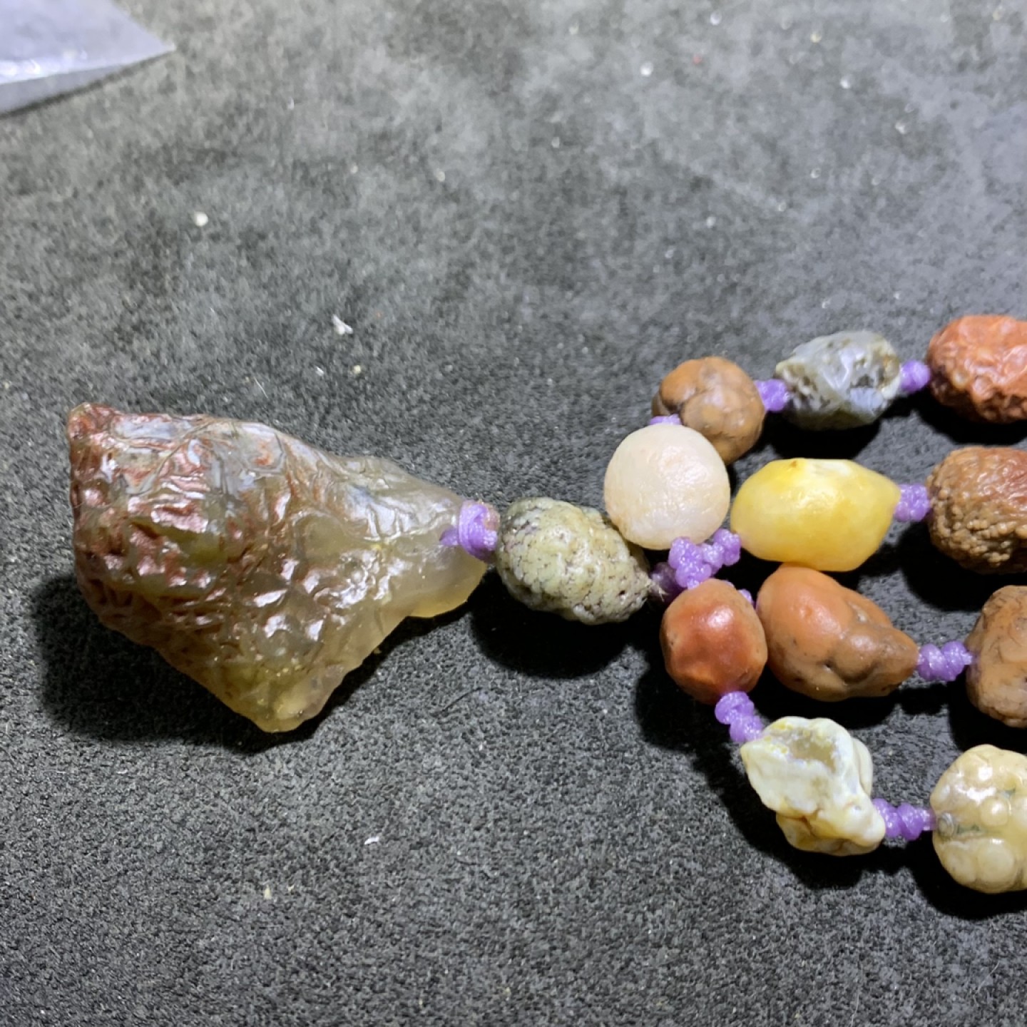 精美鱼籽纹筋脉石玛瑙项链一条
