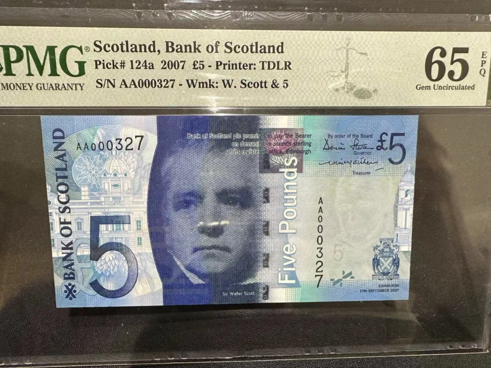 《外钞收藏家》第二百五十一期 2007年苏格兰5镑 AA首发冠 327号 PMG65