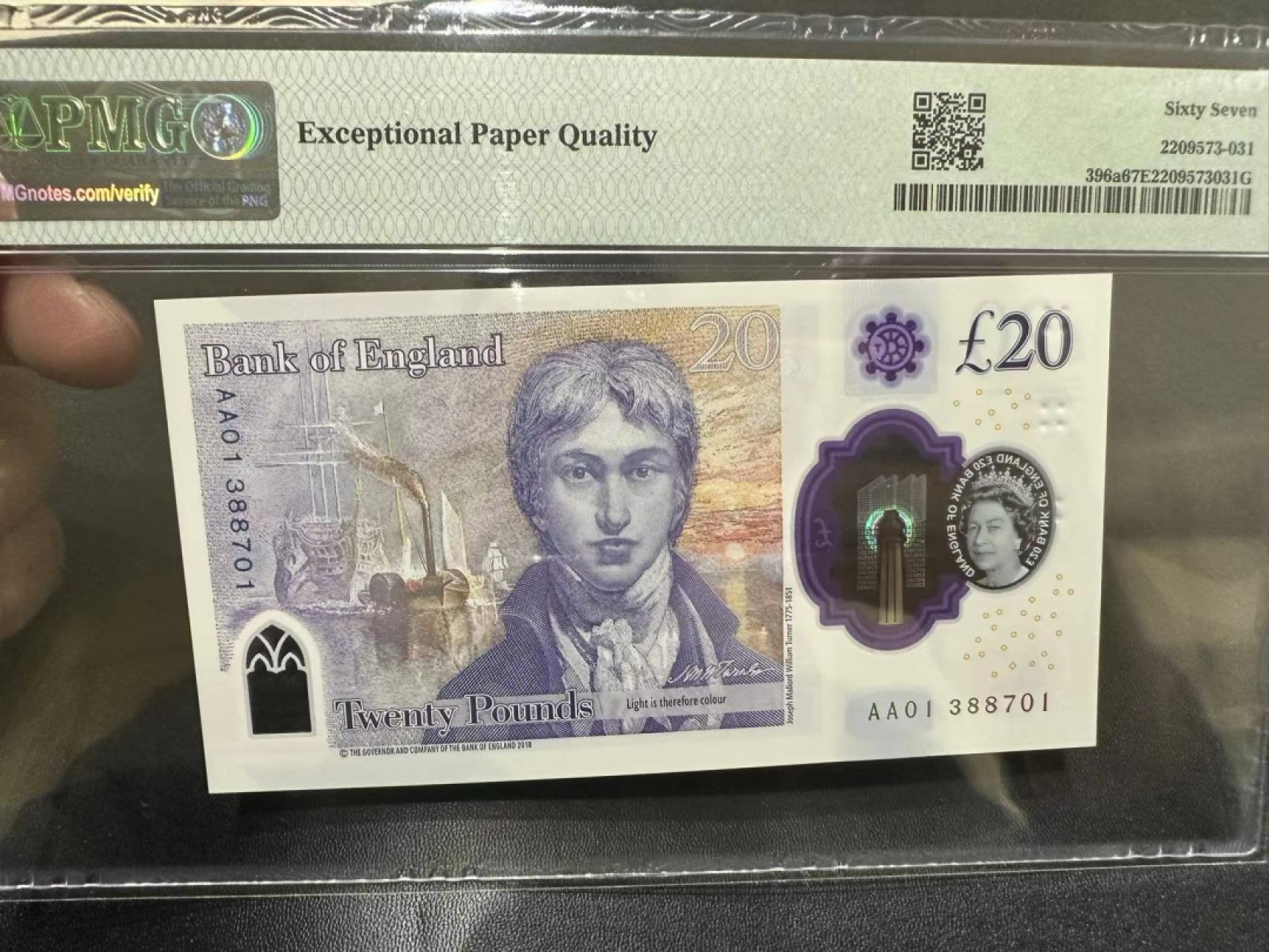 《外钞收藏家》第二百五十一期 2018年英国最新版20镑塑料钞 PMG67  AA01首发冠