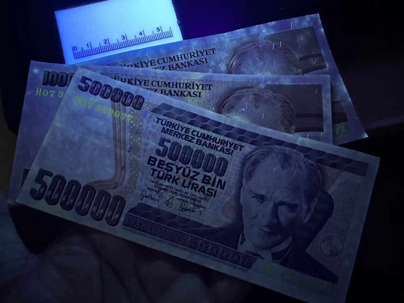 《外钞收藏家》第二百五十一期 23张纸币 杂项 除土耳其外 基本全新