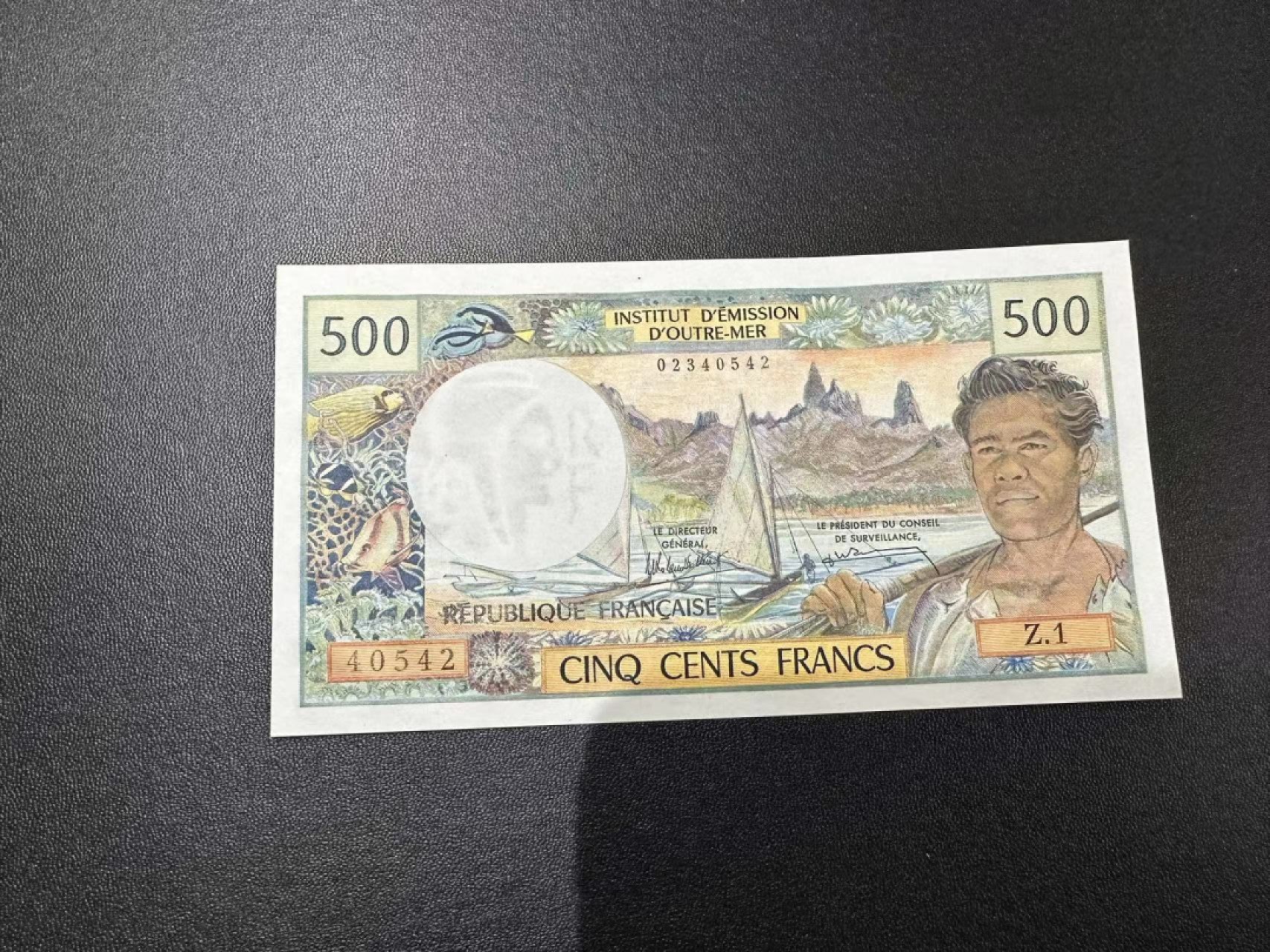 《外钞收藏家》第二百五十一期 法属太平洋500法郎 全新 轻微潮