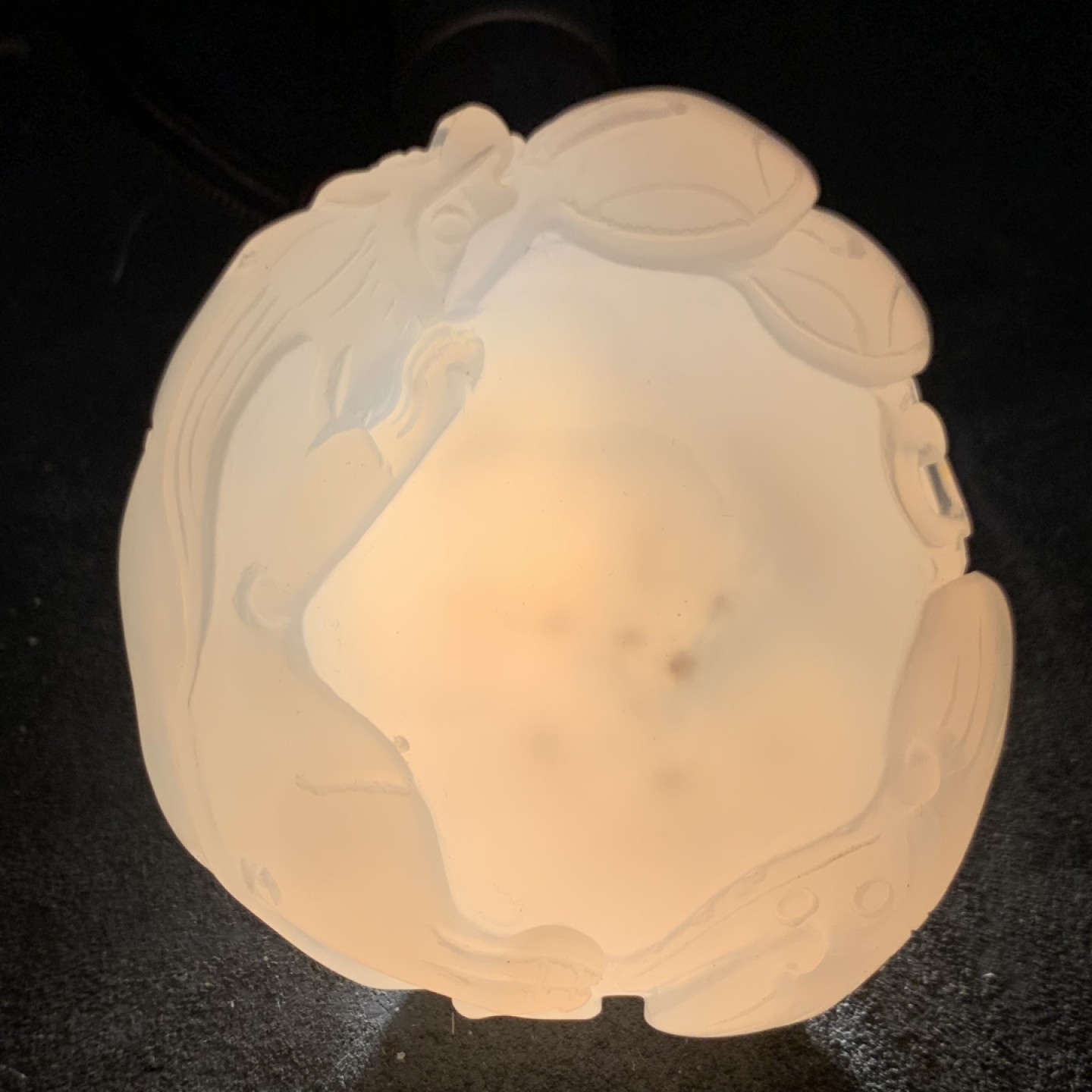 精美天然水胆玛瑙原石雕刻瑞兽送财把件一个，