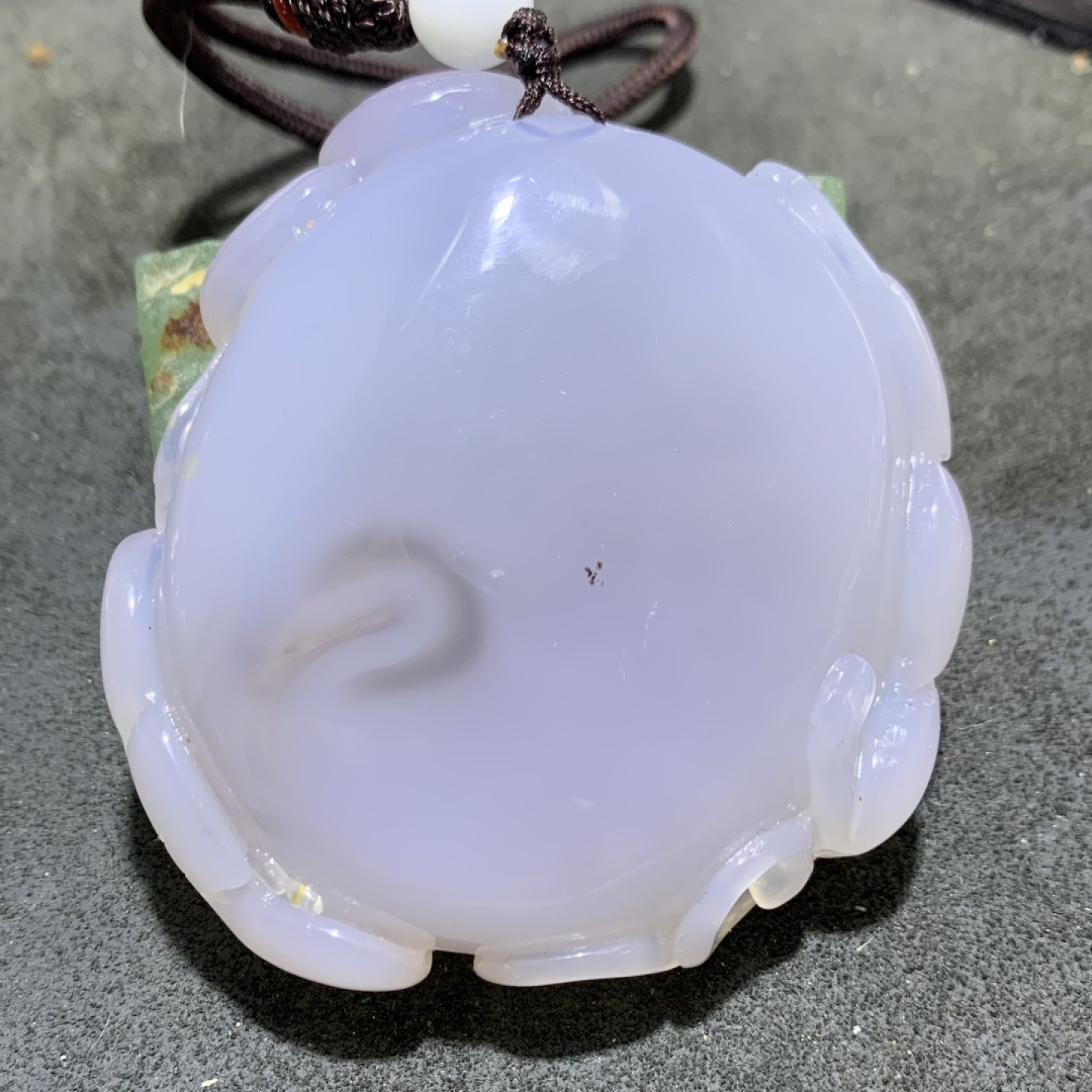精美天然水胆玛瑙原石雕刻瑞兽送财把件一个，