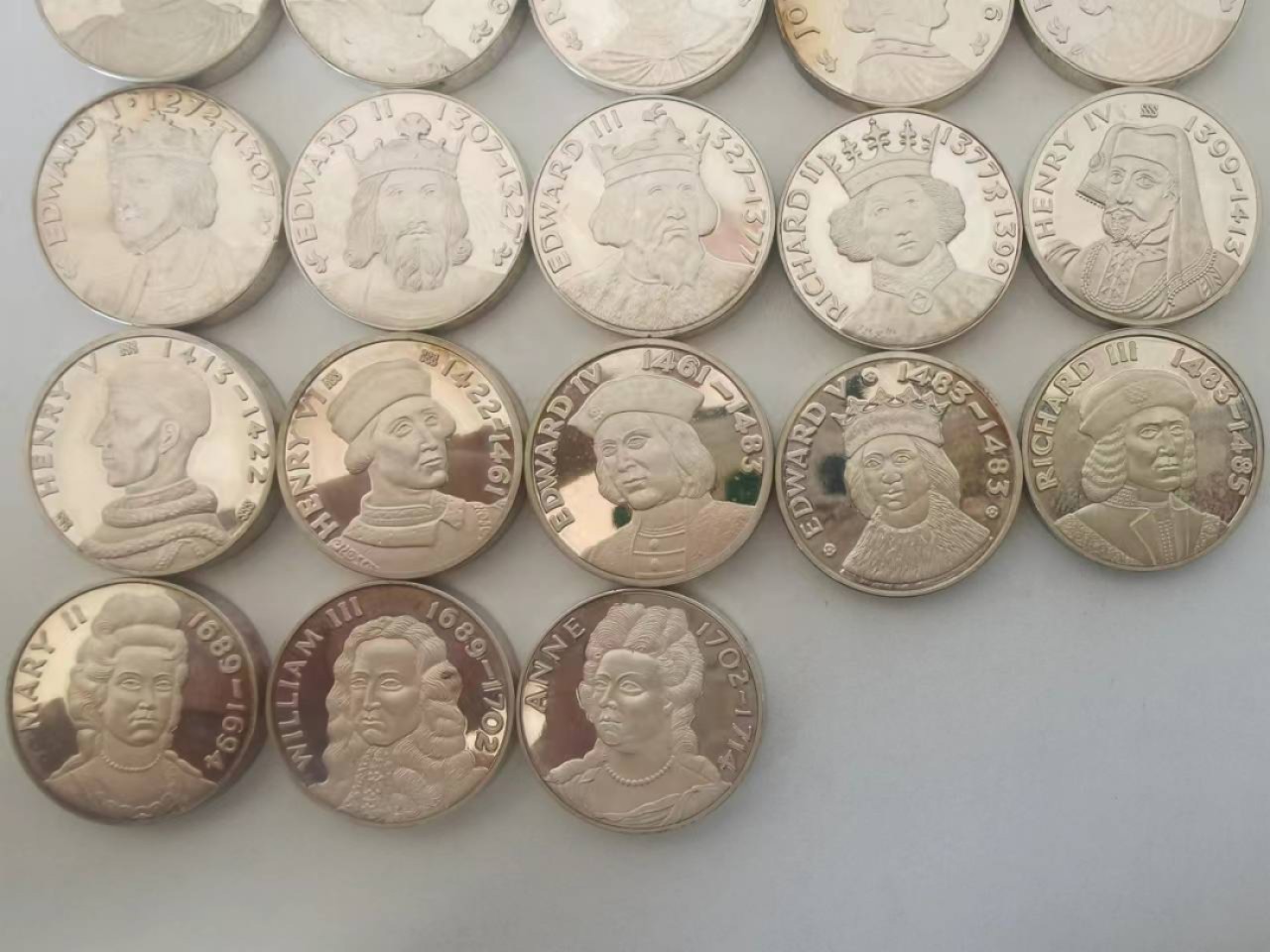 0起1加自动主持外国币章专场 英国帝王镀银章23枚
