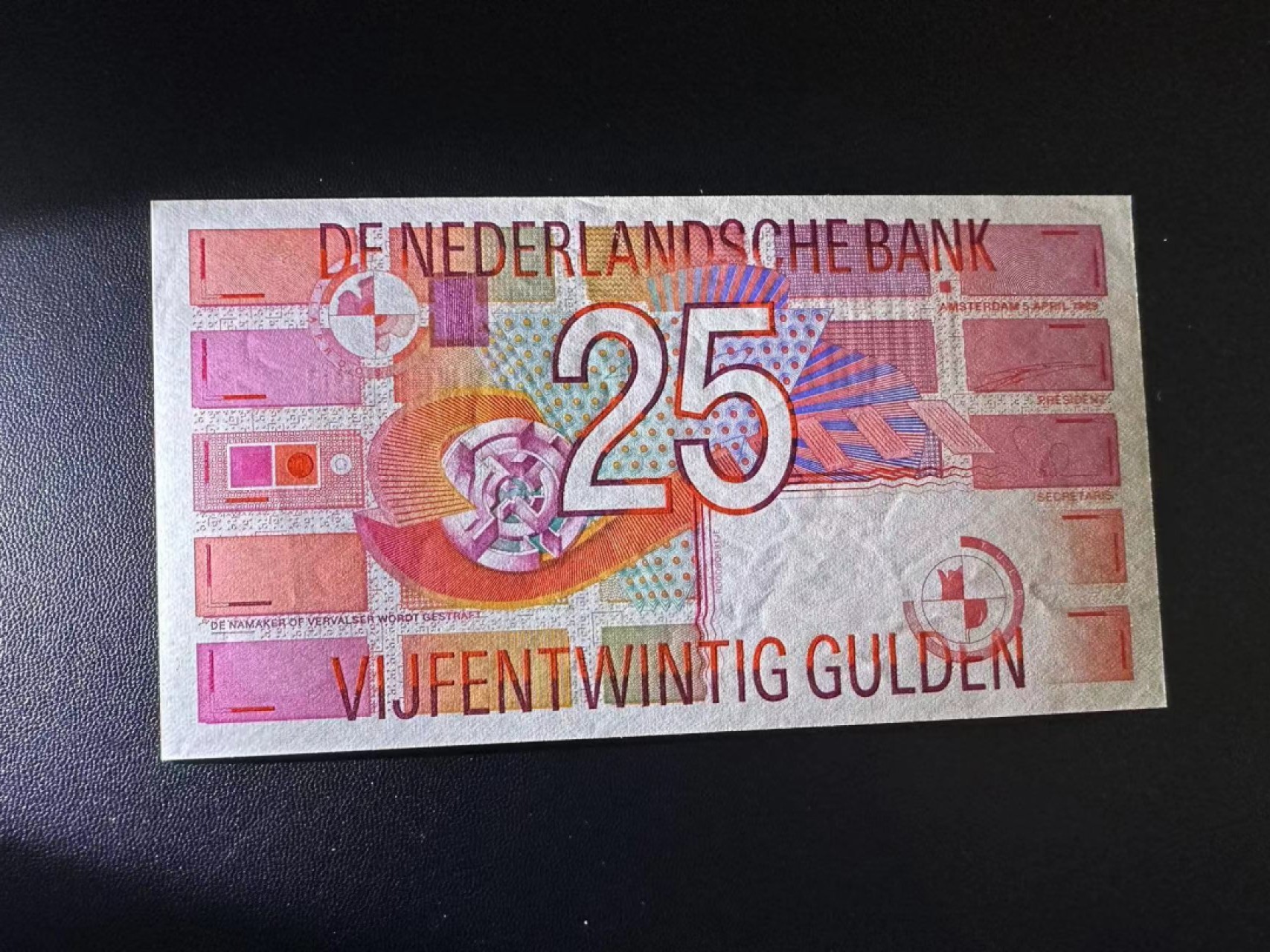 《外钞收藏家》第二百五十一期 1989年荷兰齿轮版25盾 全新UNC