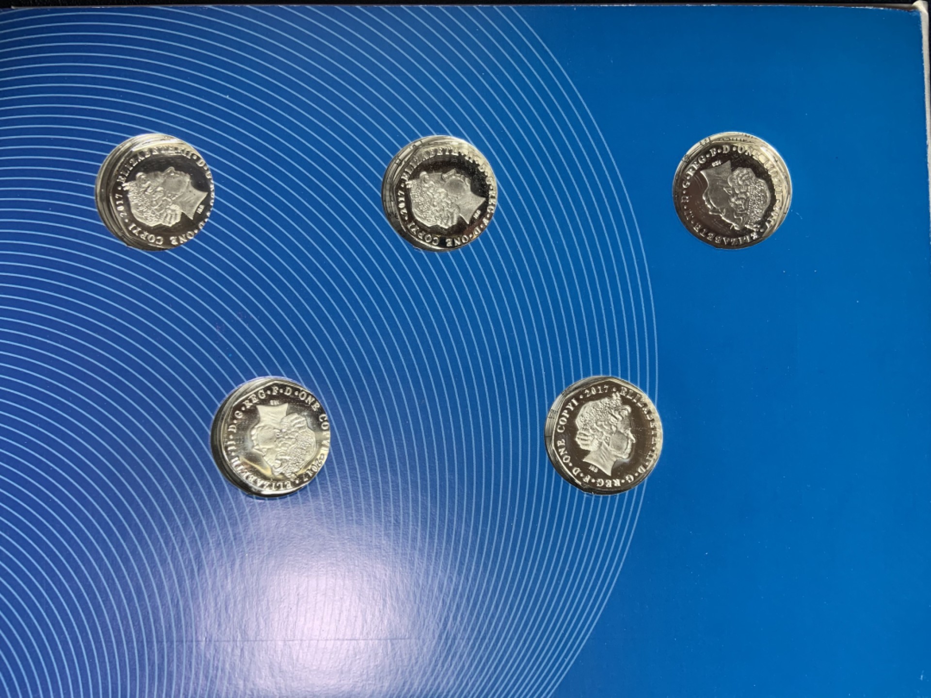 收藏联盟Quantum Auction 第240期拍卖 已更新 香港2017年回归20周年纪念币一套 一套两组 带原册