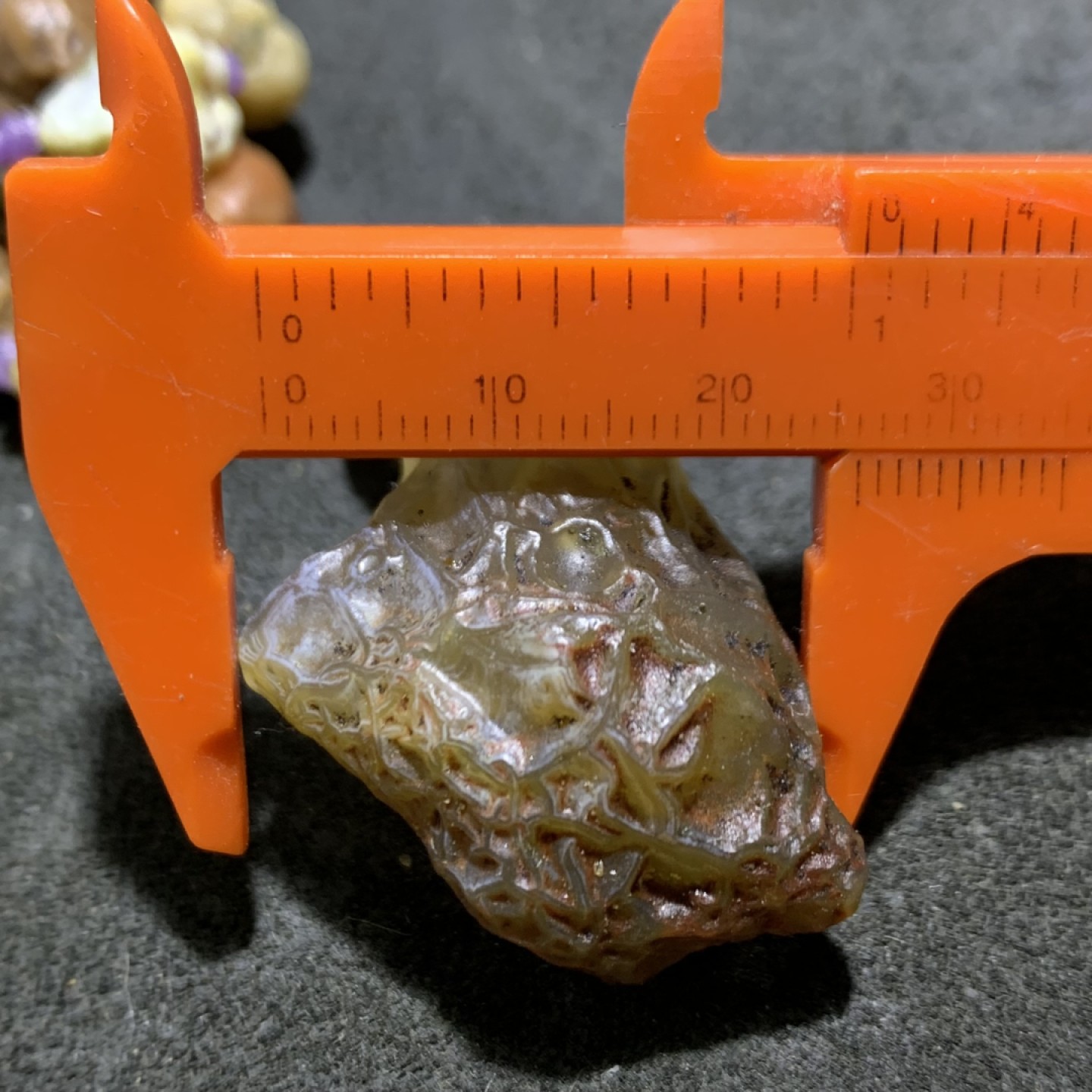 精美鱼籽纹筋脉石玛瑙项链一条