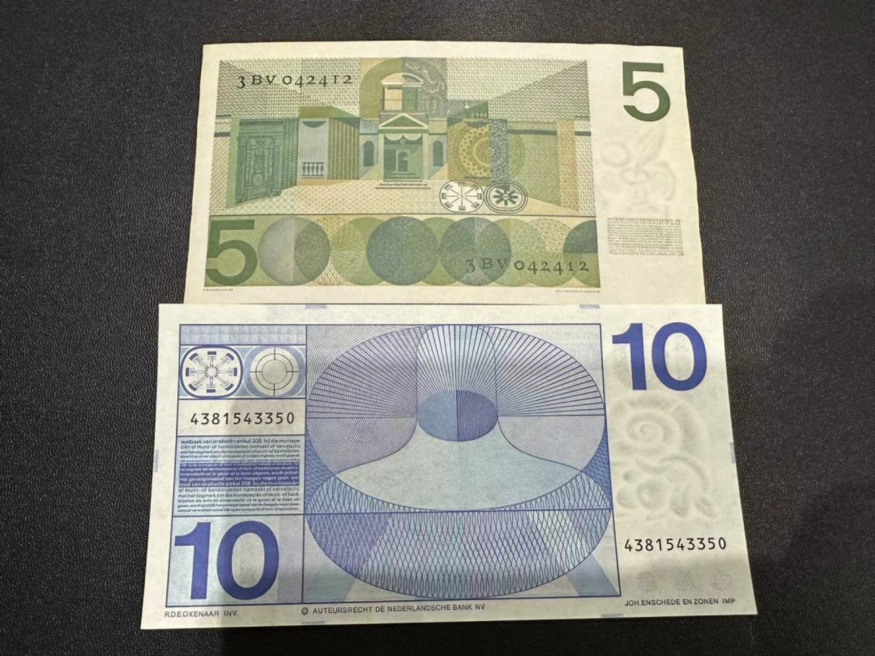 《外钞收藏家》第二百五十一期 荷兰人像版5、10盾 两张 AU-UNC-