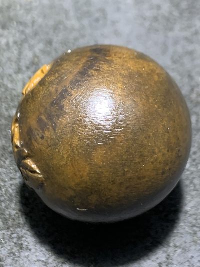 精美亚光原皮战国红玛瑙手工雕刻万字符，恶字大圆珠一颗 精美亚光原皮战国红玛瑙手工雕刻万字符，恶字大圆珠一颗