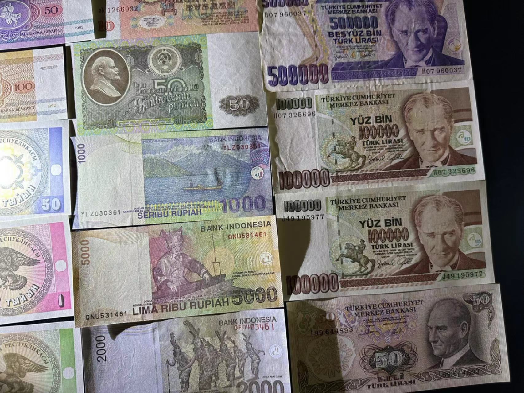 《外钞收藏家》第二百五十一期 23张纸币 杂项 除土耳其外 基本全新