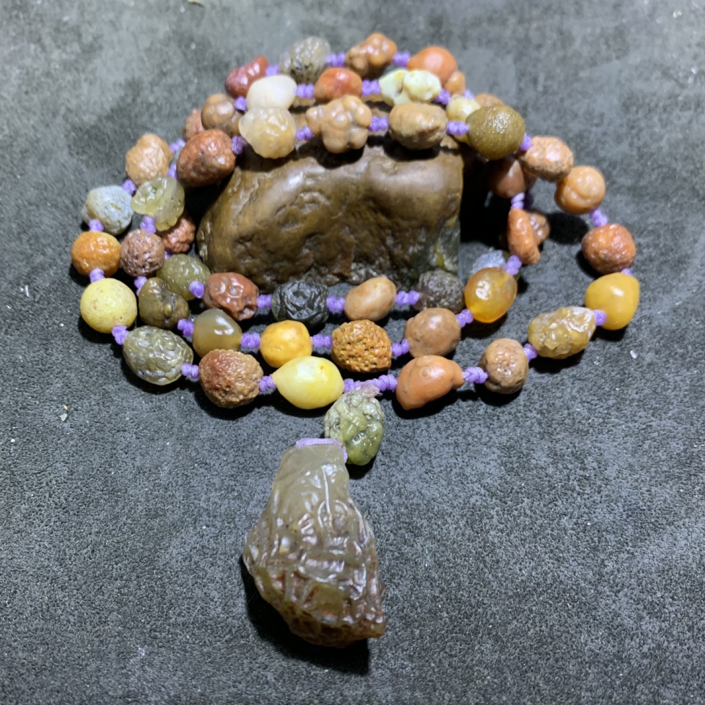 精美鱼籽纹筋脉石玛瑙项链一条