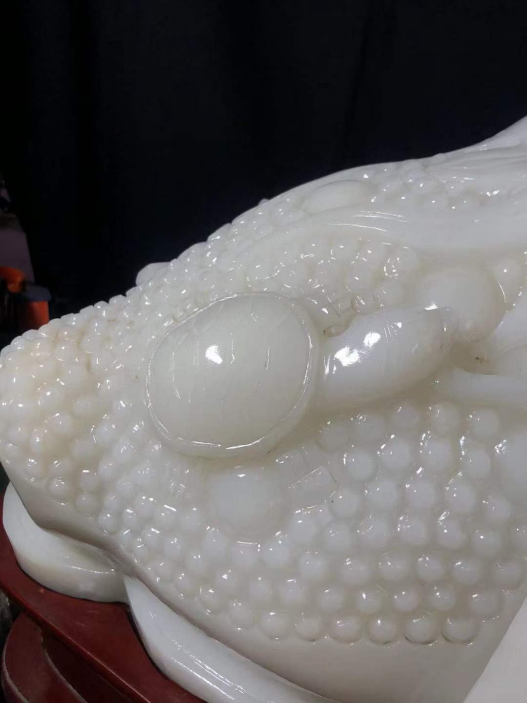 玉蟾摆件选料上乘 整料雕刻雕工精细 细腻温润寓意吉祥 镇宅辟邪转运发财 玉蟾摆件选料上乘 整料雕刻雕工精细 细腻温润寓意吉祥 镇宅辟邪转运发财