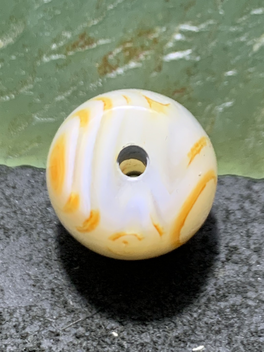 精美高玉化天眼千层纹缠丝玛瑙随形桶珠一个，