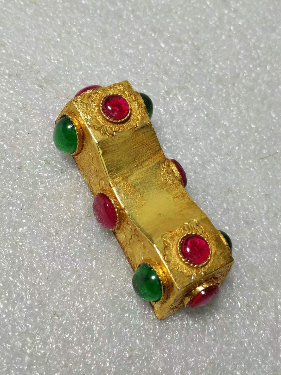 鎏真金筷子 筷托一盒做工精致考究 镶嵌宝石鎏真金 包浆浓厚 品相完好