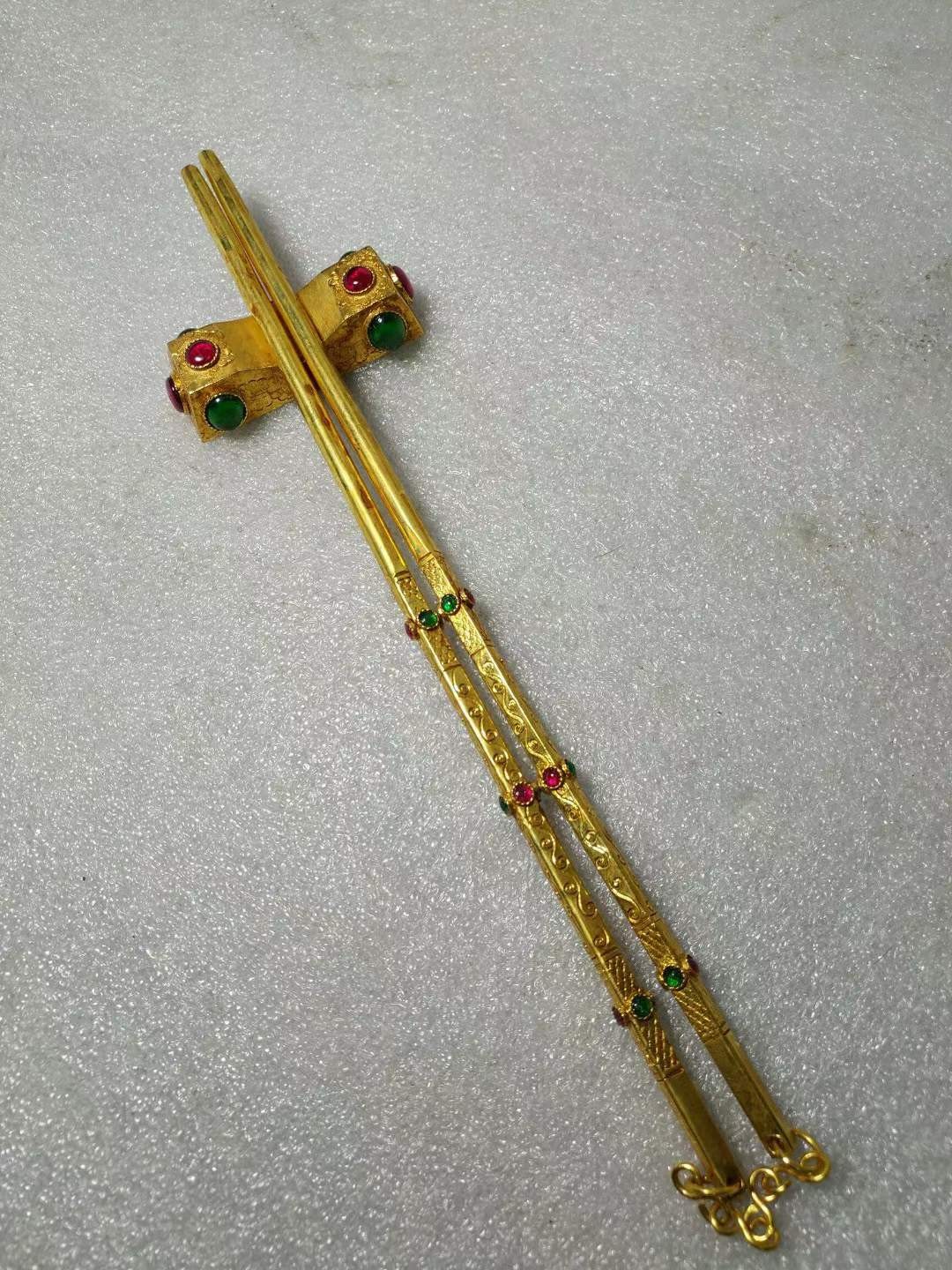鎏真金筷子 筷托一盒做工精致考究 镶嵌宝石鎏真金 包浆浓厚 品相完好
