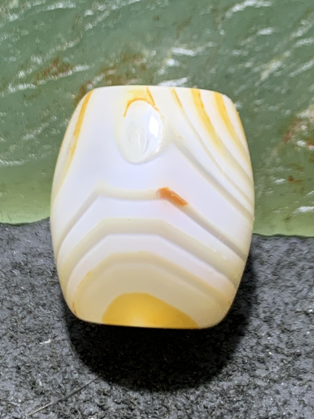 精美高玉化天眼千层纹缠丝玛瑙随形桶珠一个，