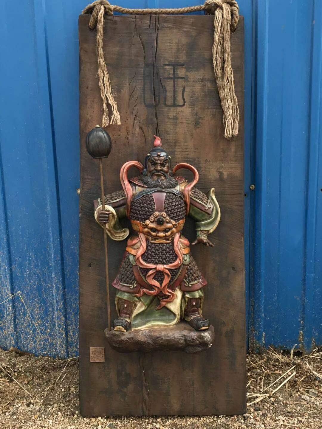 老门神一对雕刻精美 色彩搭配清晰 包浆浑厚自然 用以卫家宅 保平安 助功利 降吉祥 品相完好如图