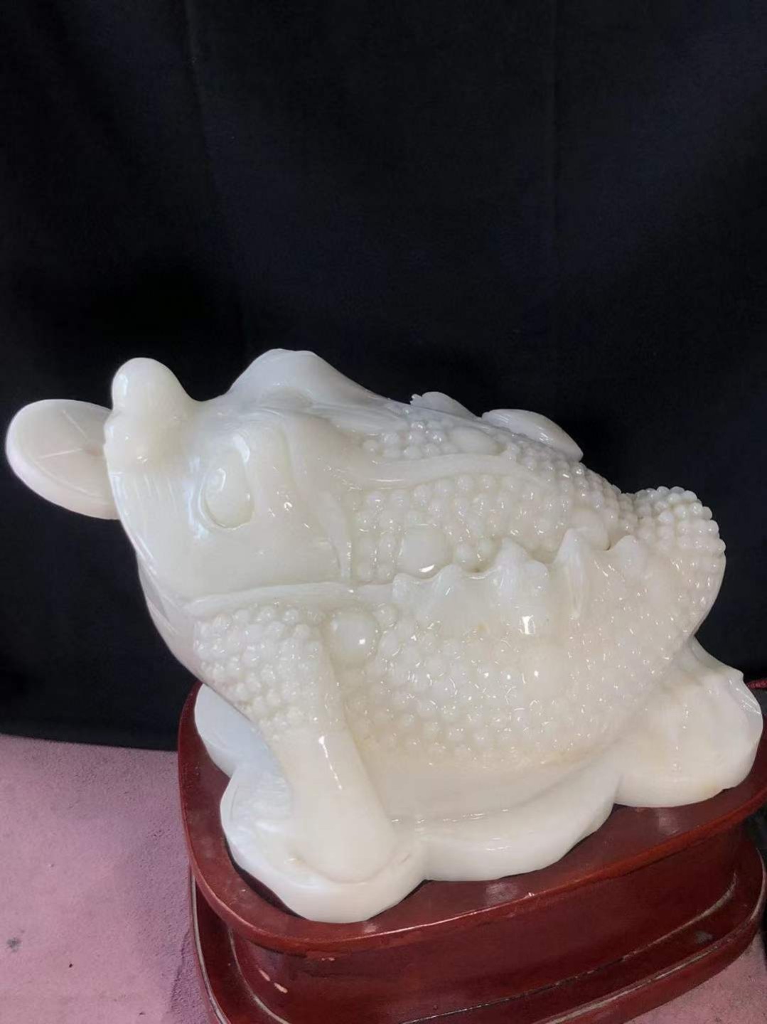 玉蟾摆件选料上乘 整料雕刻雕工精细 细腻温润寓意吉祥 镇宅辟邪转运发财 玉蟾摆件选料上乘 整料雕刻雕工精细 细腻温润寓意吉祥 镇宅辟邪转运发财