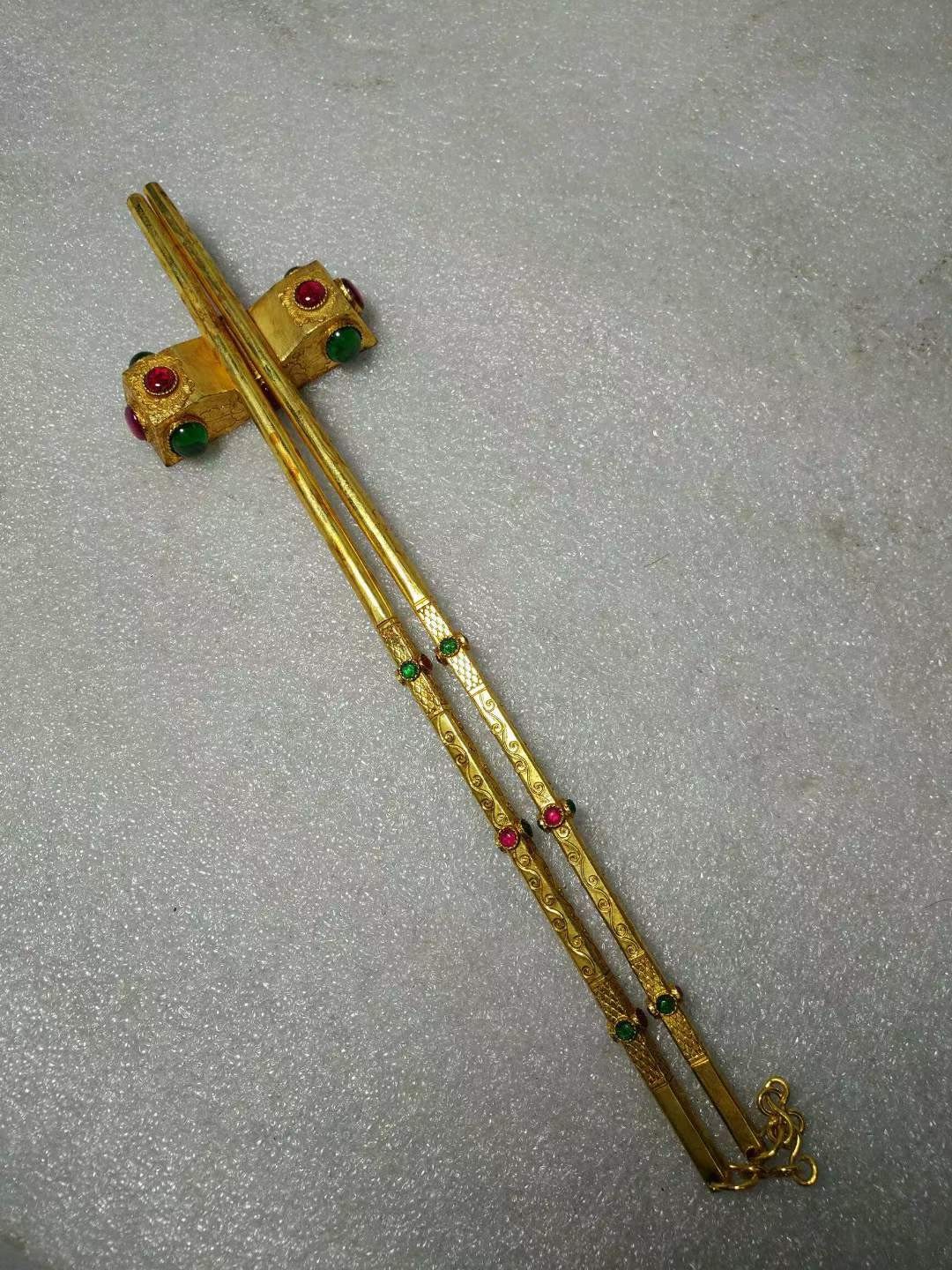 鎏真金筷子 筷托一盒做工精致考究 镶嵌宝石鎏真金 包浆浓厚 品相完好