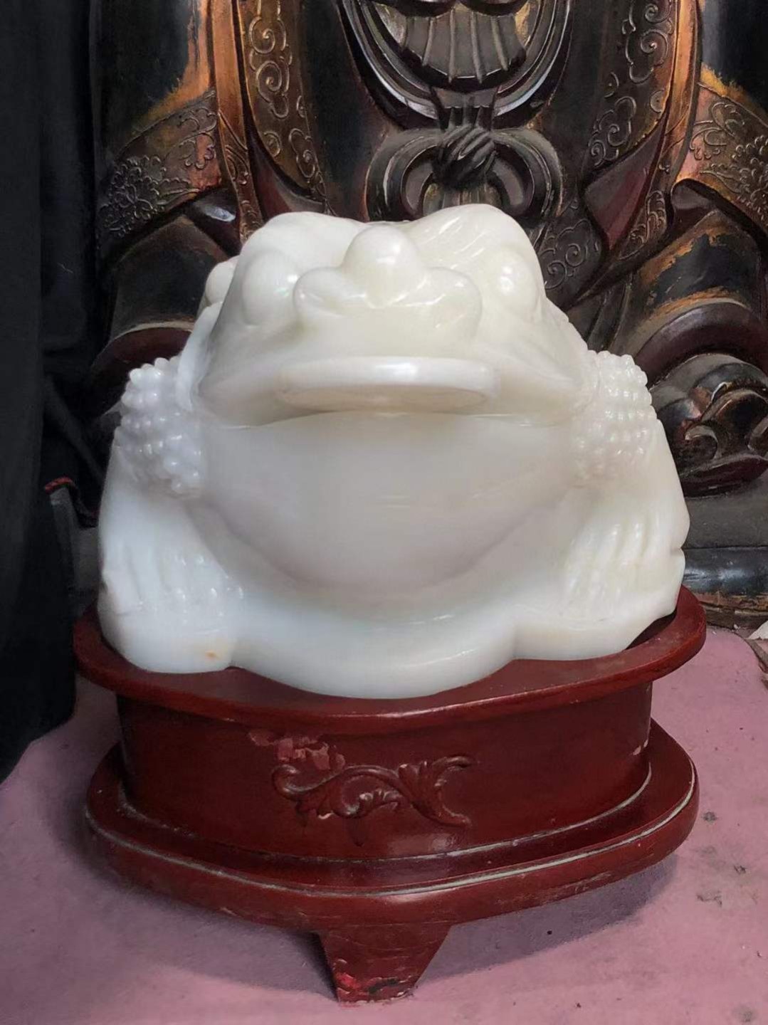 玉蟾摆件选料上乘 整料雕刻雕工精细 细腻温润寓意吉祥 镇宅辟邪转运发财 玉蟾摆件选料上乘 整料雕刻雕工精细 细腻温润寓意吉祥 镇宅辟邪转运发财