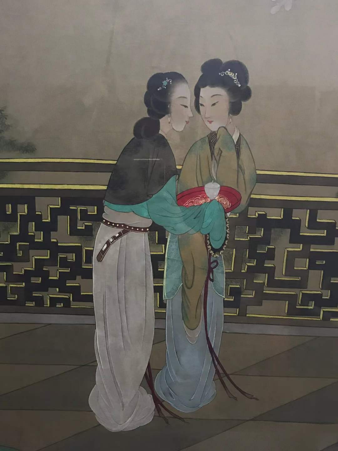 唐寅手绘仕女画 画工精细 色彩绚丽 下笔流畅自然 线条优美 刻画人物栩栩如生 包浆浓厚自然 装裱精美 收藏价值高 品相完整如图
