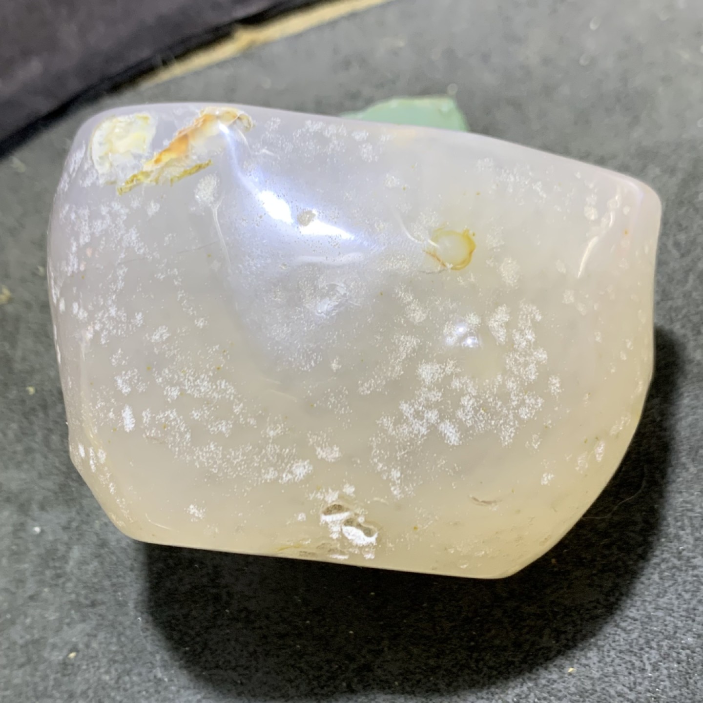 精美天然玛瑙原石打磨原石茶杯，笔洗一个，