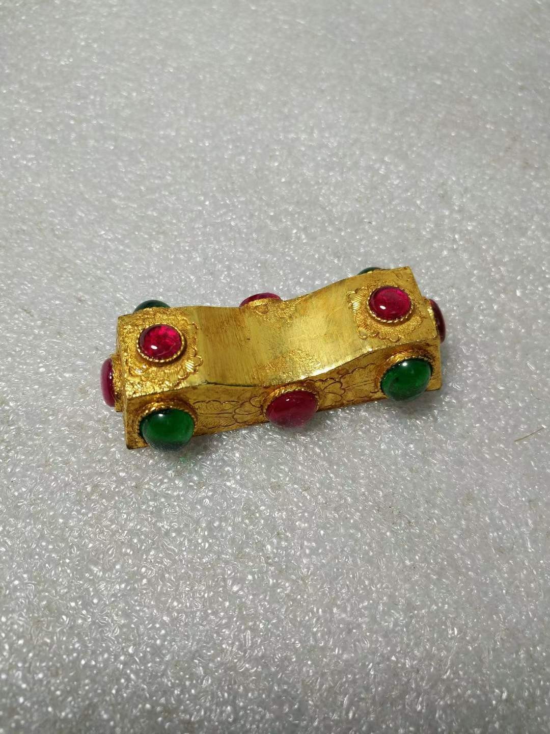 鎏真金筷子 筷托一盒做工精致考究 镶嵌宝石鎏真金 包浆浓厚 品相完好