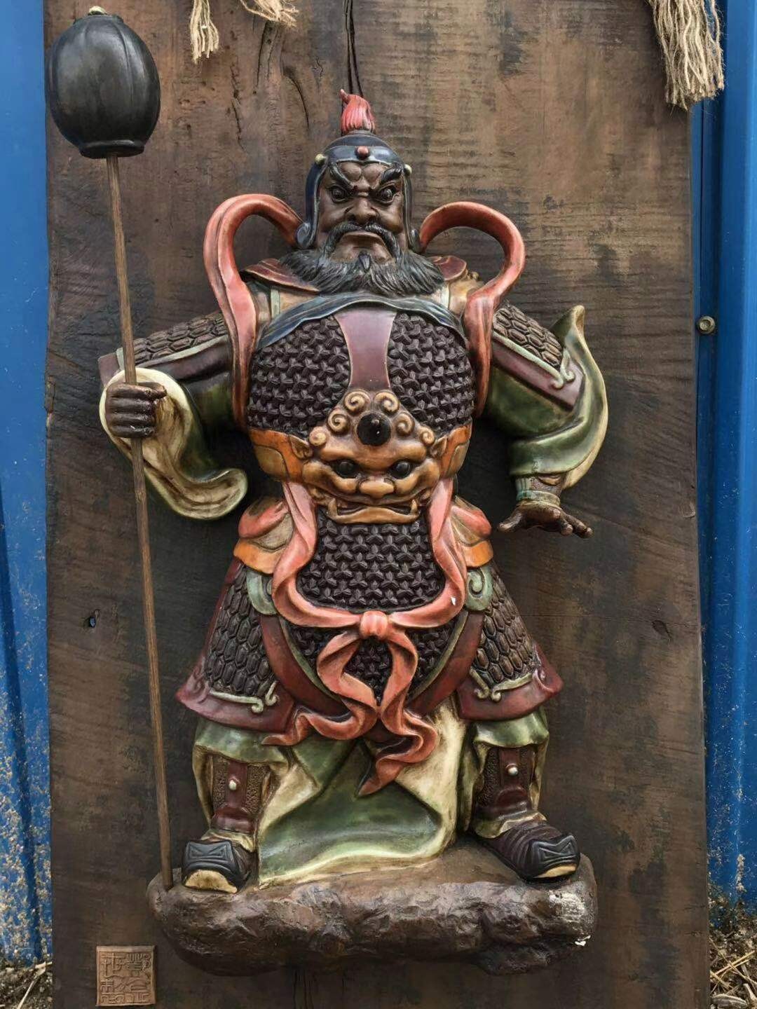 老门神一对雕刻精美 色彩搭配清晰 包浆浑厚自然 用以卫家宅 保平安 助功利 降吉祥 品相完好如图