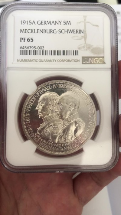 博洋堂世界钱币拍卖第019期（全场包邮） NGC PR65 1915年德国梅克伦堡-什未林大公国5马克大银币  铸造量仅1万枚，稀有品种，底板好，收藏级，由于该品种发行时德国正处进行一战时期，政府原计划铸造2万枚该品种5马克的结果因多种原因而实际只铸造了近1万枚。
