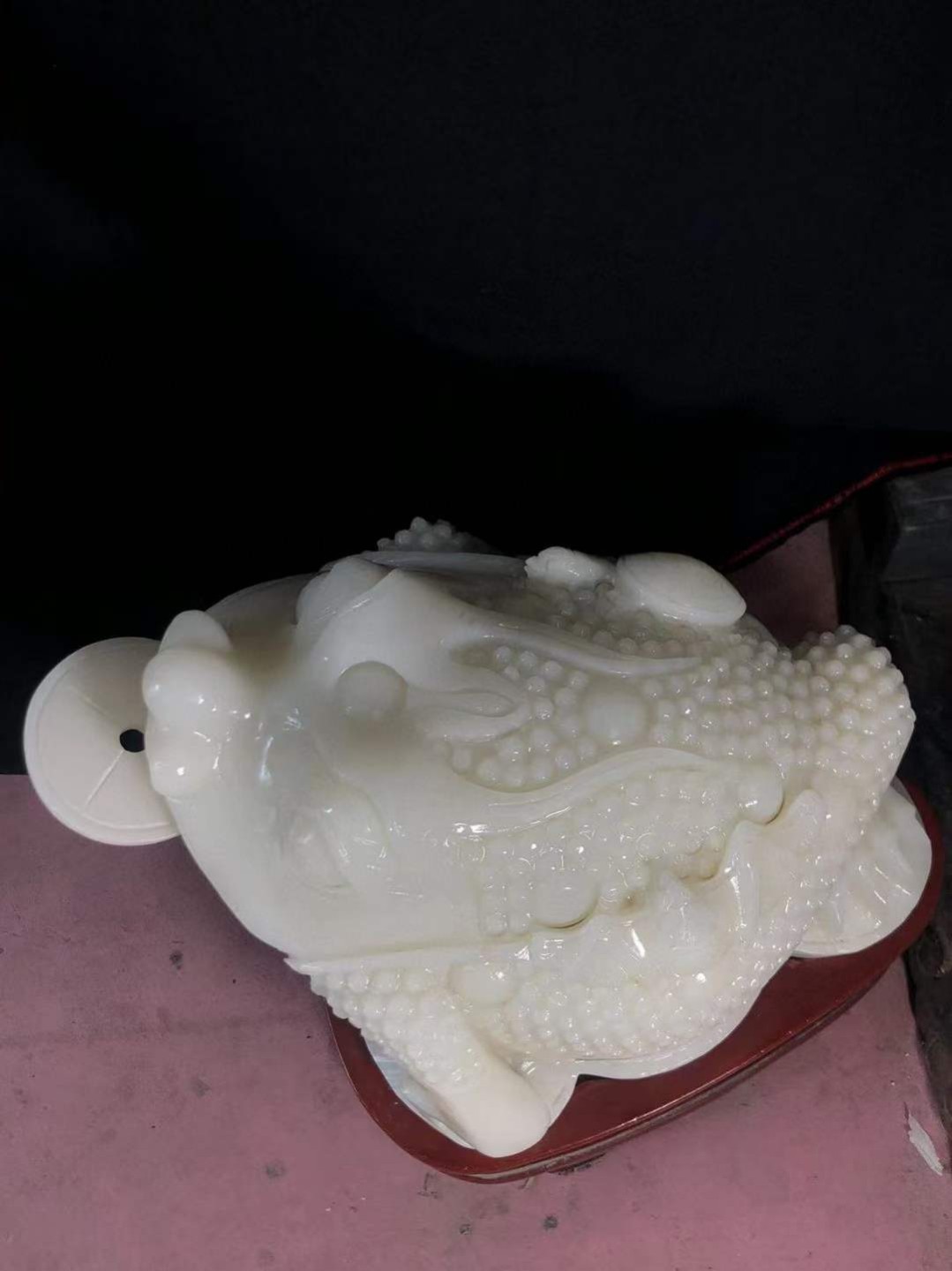 玉蟾摆件选料上乘 整料雕刻雕工精细 细腻温润寓意吉祥 镇宅辟邪转运发财 玉蟾摆件选料上乘 整料雕刻雕工精细 细腻温润寓意吉祥 镇宅辟邪转运发财