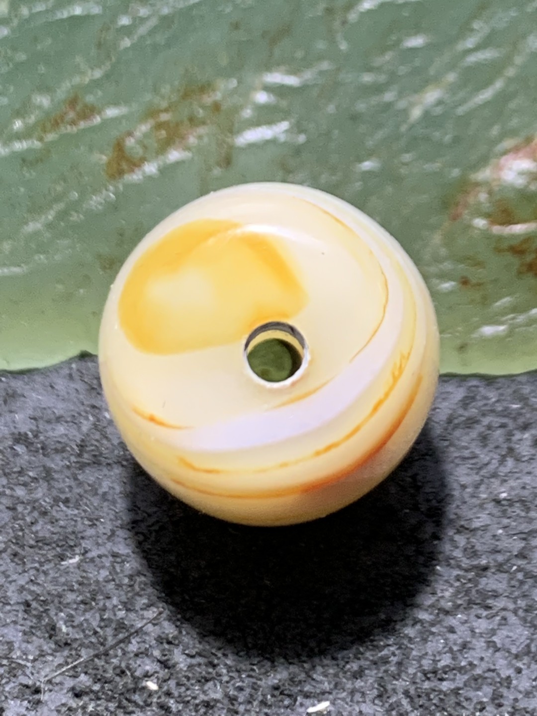 精美高玉化天眼千层纹缠丝玛瑙随形桶珠一个，