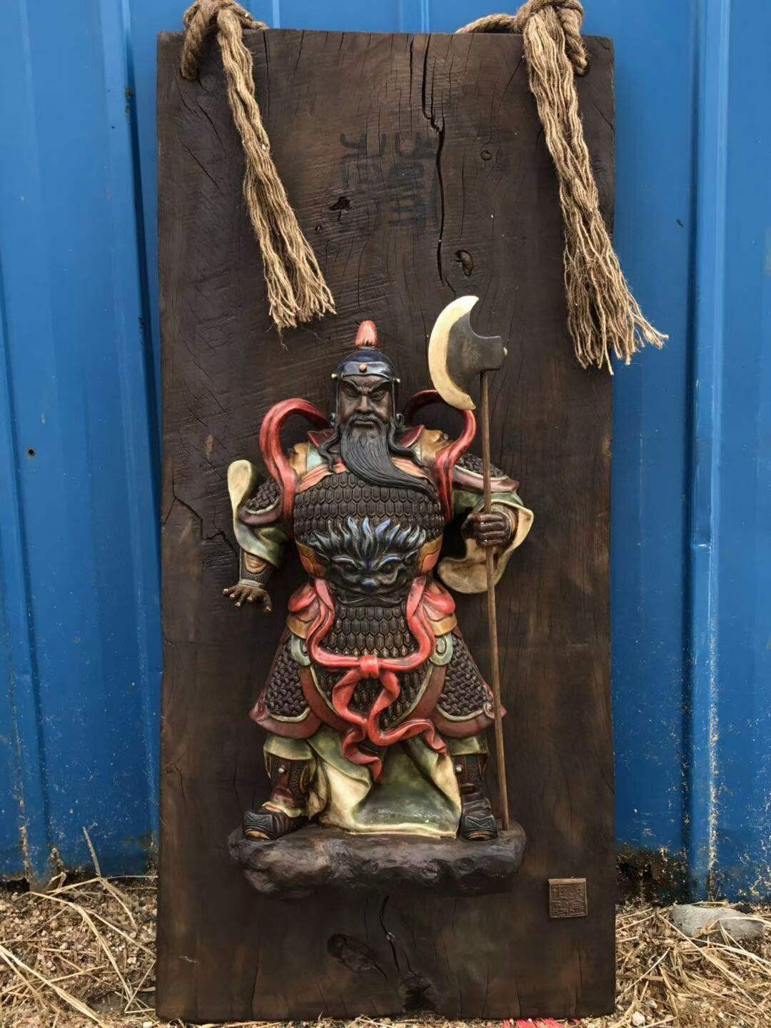 老门神一对雕刻精美 色彩搭配清晰 包浆浑厚自然 用以卫家宅 保平安 助功利 降吉祥 品相完好如图