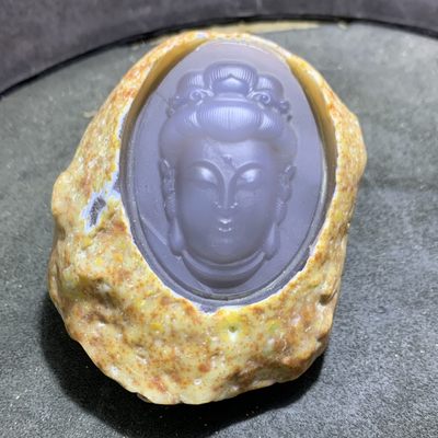 精美天然原皮玛瑙原石雕刻观音菩萨摆件，把件一个， - 精美天然原皮玛瑙原石雕刻观音菩萨摆件，把件一个，