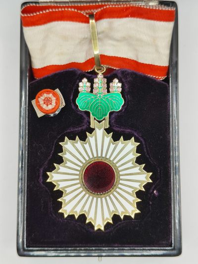 全场0元起拍 第39期 咸鱼国勋章拍卖专场 3月19日（周日）下午6：00开始 - 美品 日本三等旭日章 银制带盒略