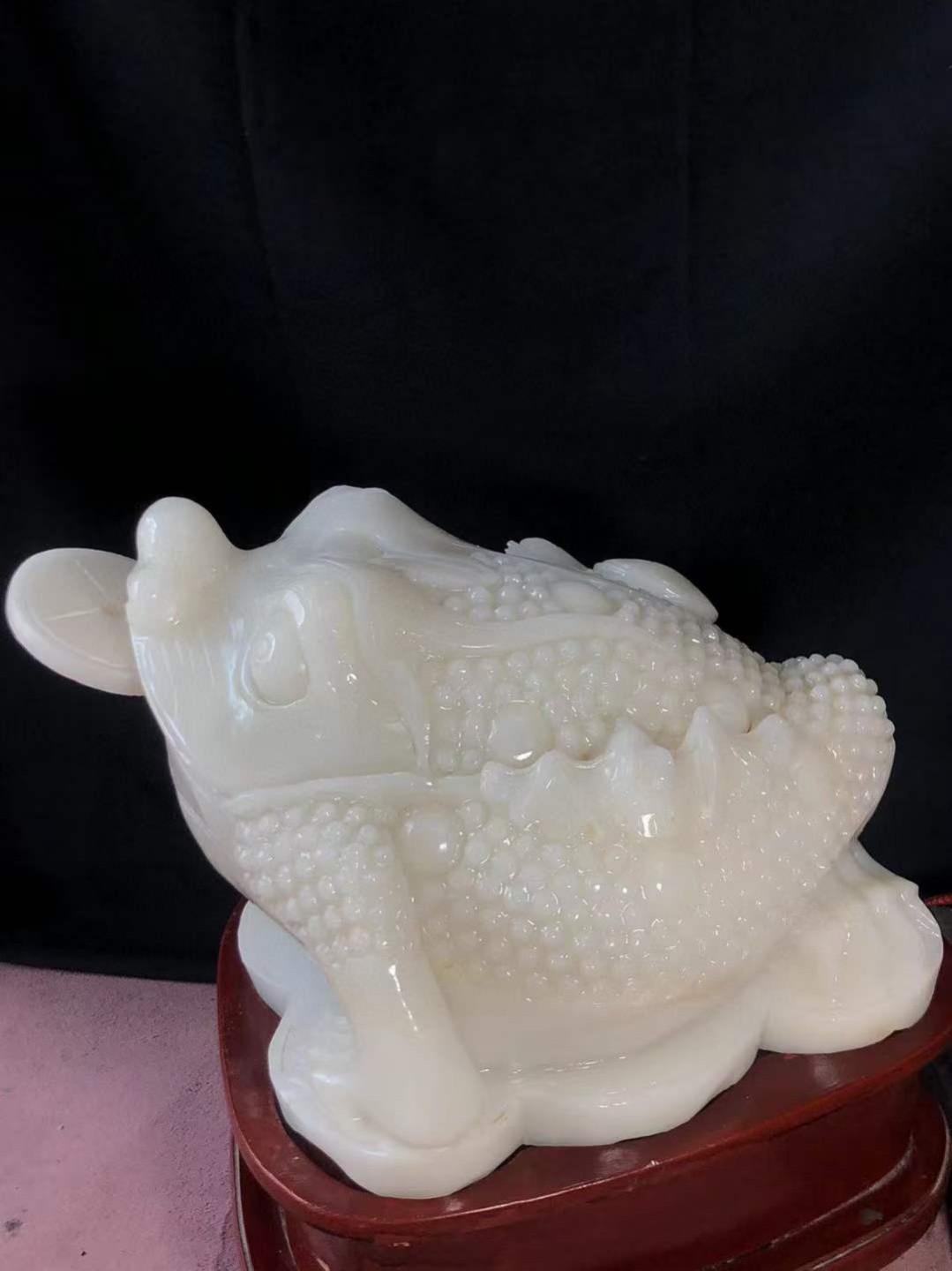 玉蟾摆件选料上乘 整料雕刻雕工精细 细腻温润寓意吉祥 镇宅辟邪转运发财 玉蟾摆件选料上乘 整料雕刻雕工精细 细腻温润寓意吉祥 镇宅辟邪转运发财