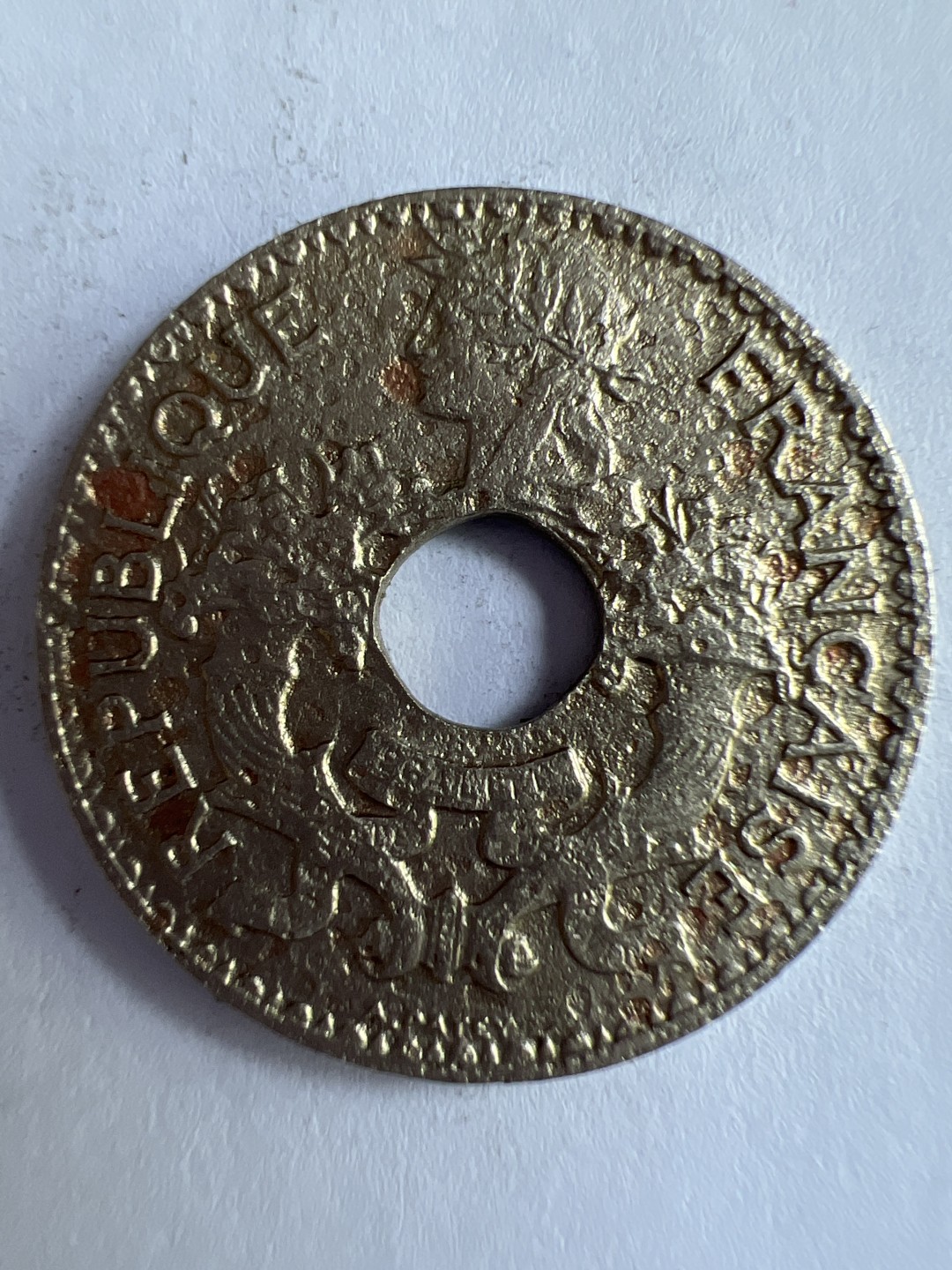 泡泡堂微拍第八十八幕硬币纸币捡漏可累计专场👿👿，累计满二十元包邮，接受代拍业务 法属印度支那带孔5分