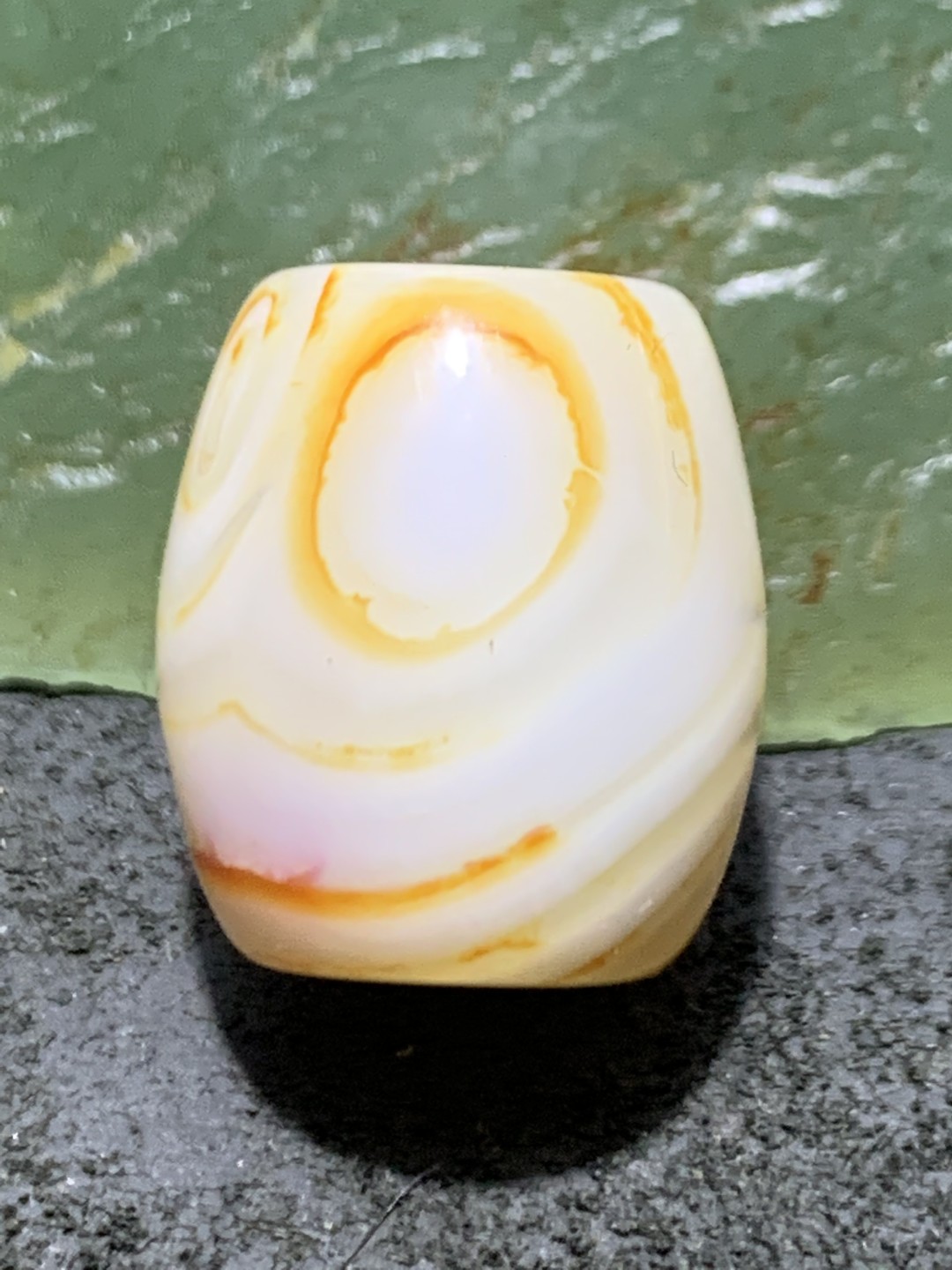 精美高玉化天眼千层纹缠丝玛瑙随形桶珠一个，