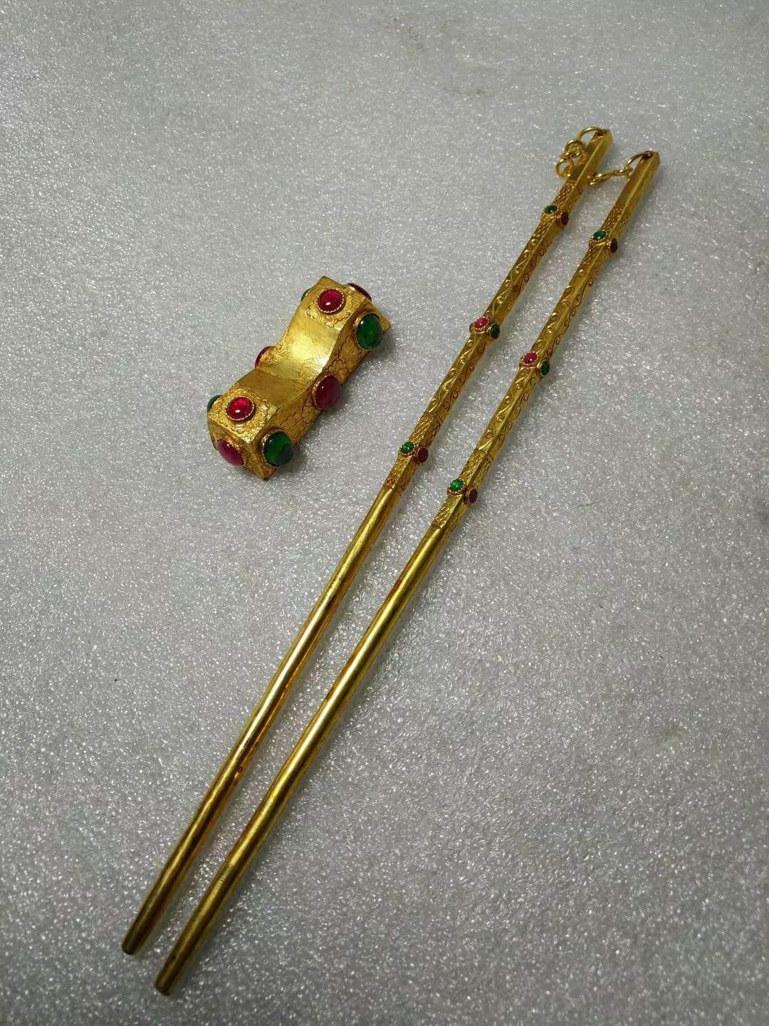 鎏真金筷子 筷托一盒做工精致考究 镶嵌宝石鎏真金 包浆浓厚 品相完好